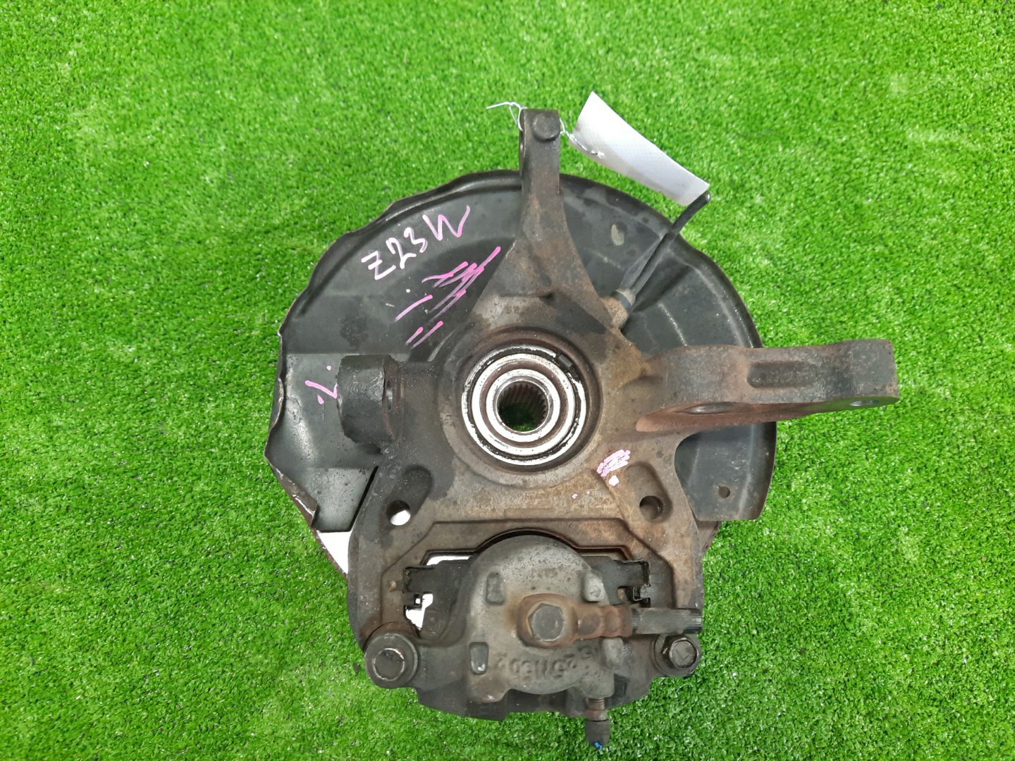 Ступица левая передняя MITSUBISHI COLT PLUS, COLT Z22W, Z21W, Z23W, Z24W, Z24A, Z23A, Z21A, Z25A, Z26A, Z28A, Z22A 4A90, 4A91, 4G19, 4G15 3 ракурс