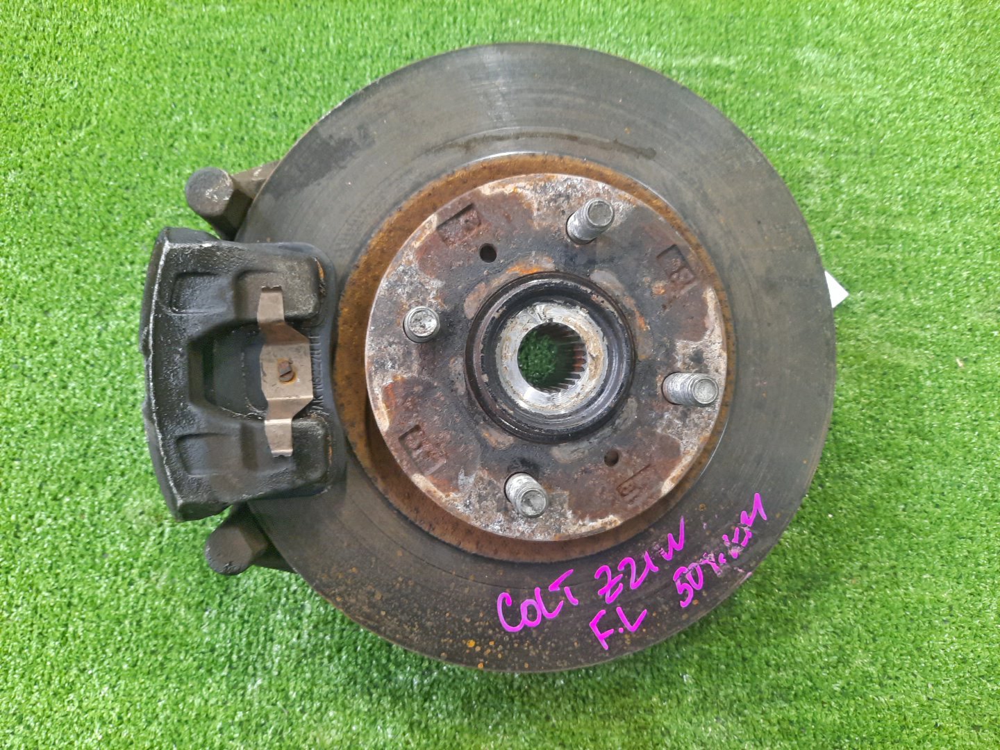 Ступица левая передняя MITSUBISHI COLT PLUS, COLT Z22W, Z21W, Z23W, Z24W, Z24A, Z23A, Z21A, Z25A, Z26A, Z28A, Z22A 4A90, 4A91, 4G19, 4G15 1 ракурс Ступица левая передняя MITSUBISHI COLT PLUS, COLT Z22W, Z21W, Z23W, Z24W, Z24A, Z23A, Z21A, Z25A, Z26A, Z28A, Z22A 4A90, 4A91, 4G19, 4G15 1 ракурс