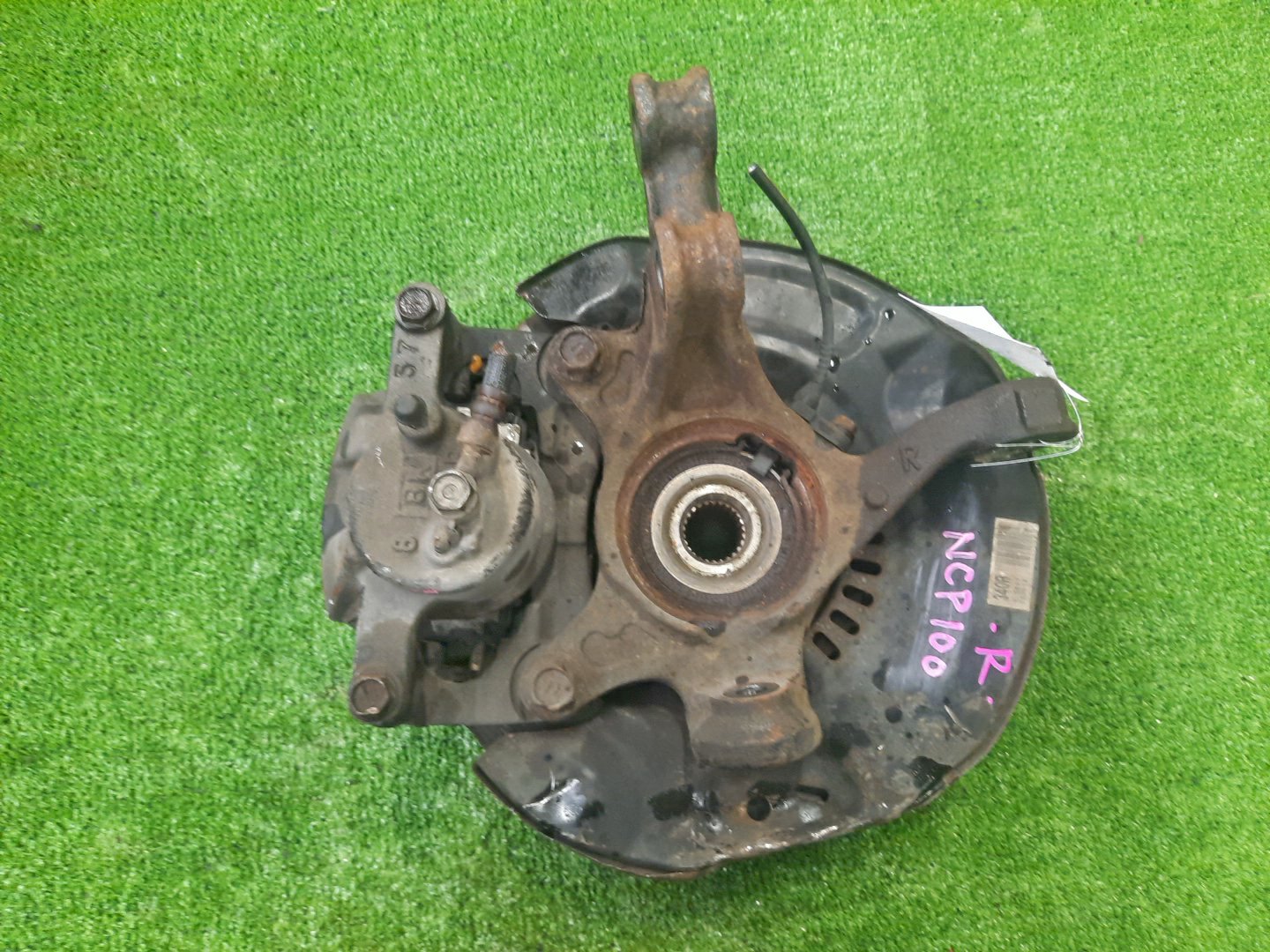 Ступица правая передняя TOYOTA VITZ, RACTIS NCP91, NCP100, SCP100 1NZ-FE, 2SZ-FE 2 ракурс