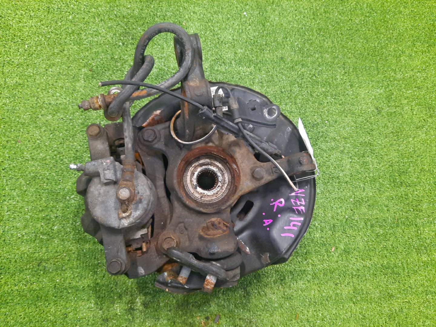Ступица правая передняя TOYOTA AXIO, COROLLA FIELDER, COROLLA  AXIO, FIELDER NZE141, ZRE142, ZRE142G, NZE141G 1NZ-FE, 2ZR-FAE, 2ZR-FE 2 ракурс