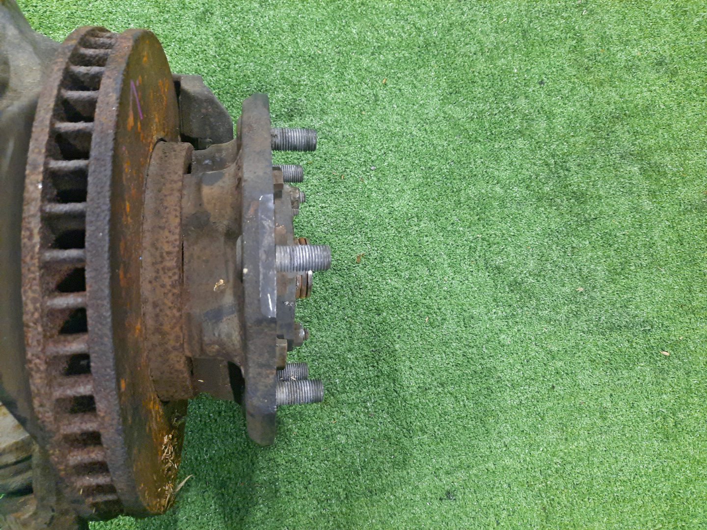 Ступица левая передняя NISSAN ATLAS SZ4F24 ZD30DDTI 3 ракурс