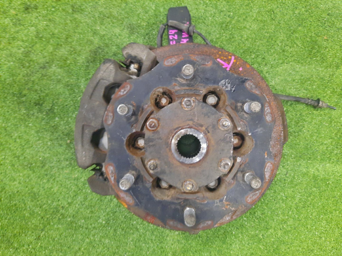 Ступица правая передняя NISSAN ATLAS SZ4F24 ZD30DDTI 1 ракурс