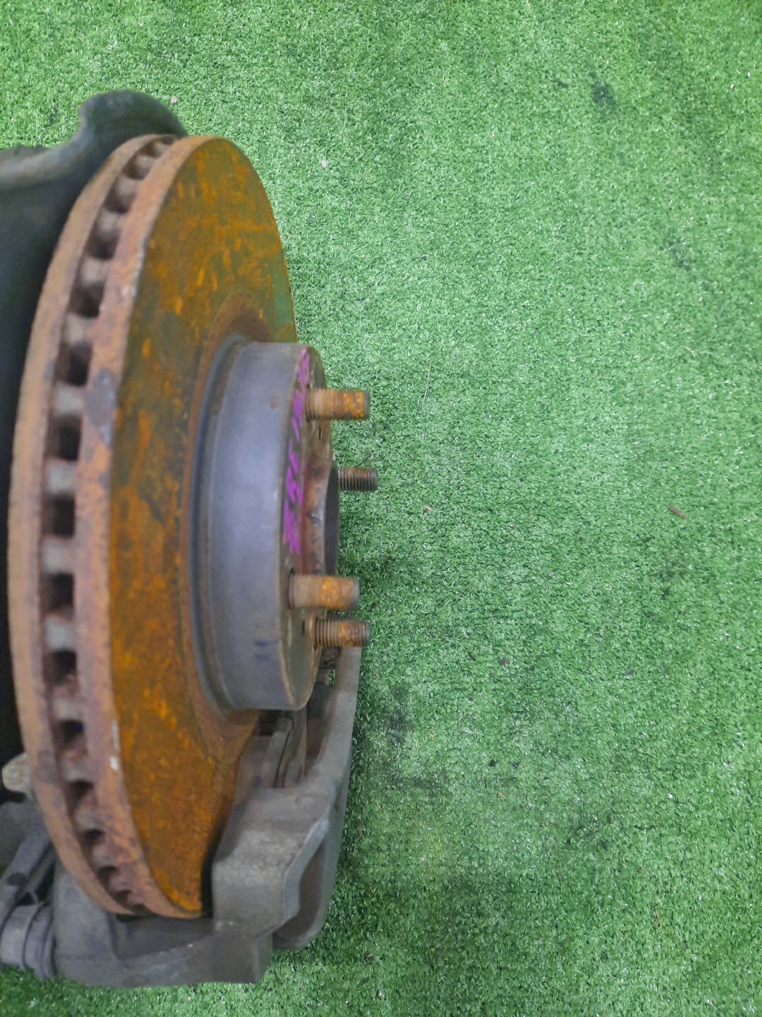 Ступица левая передняя TOYOTA AXIO, COROLLA FIELDER, COROLLA  AXIO, FIELDER NZE141, ZRE142, ZRE142G, NZE141G 1NZ-FE, 2ZR-FAE, 2ZR-FE 2 ракурс