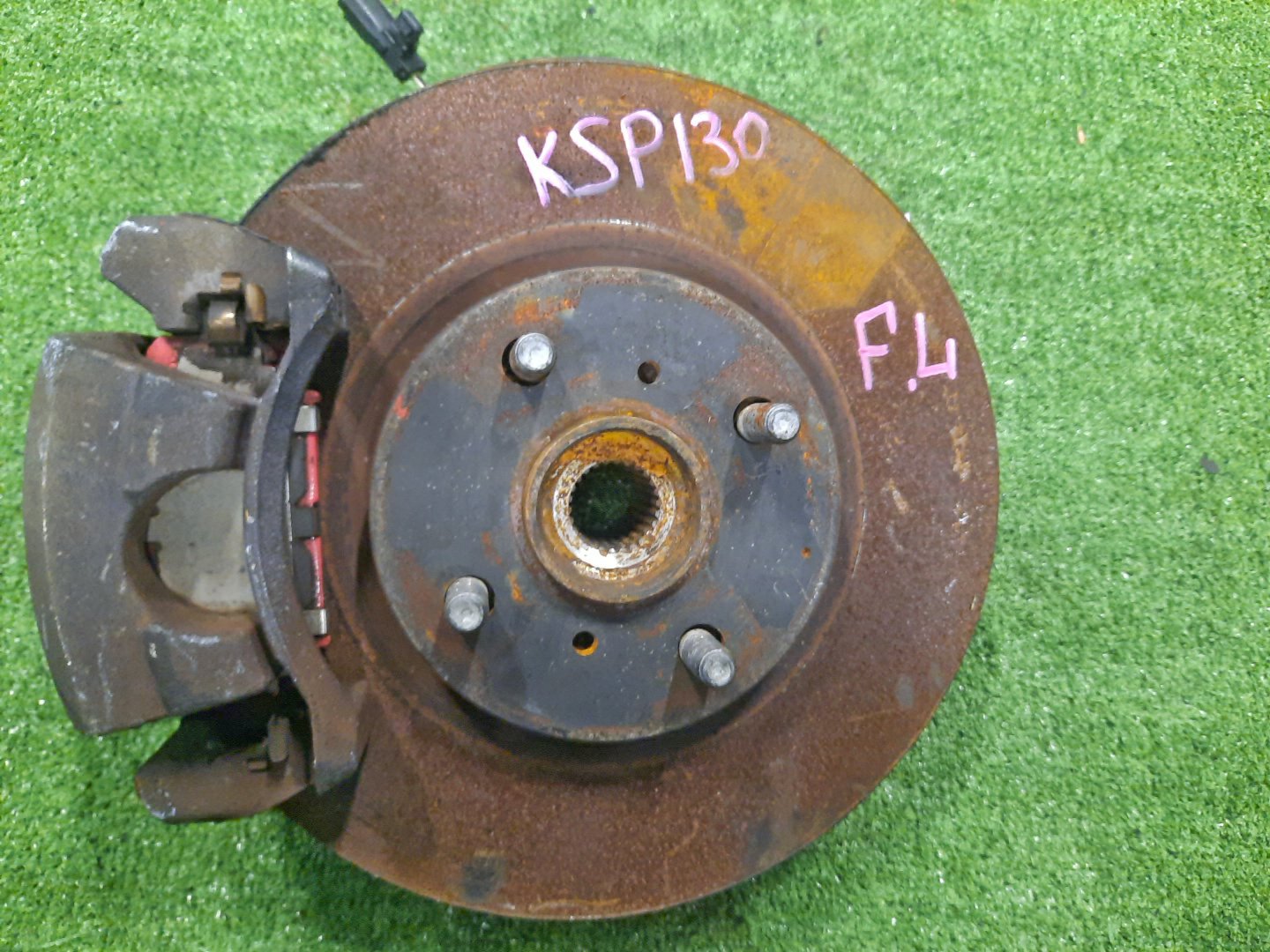 Ступица левая передняя  TOYOTA VITZ KSP130 1KR-FE 1 ракурс