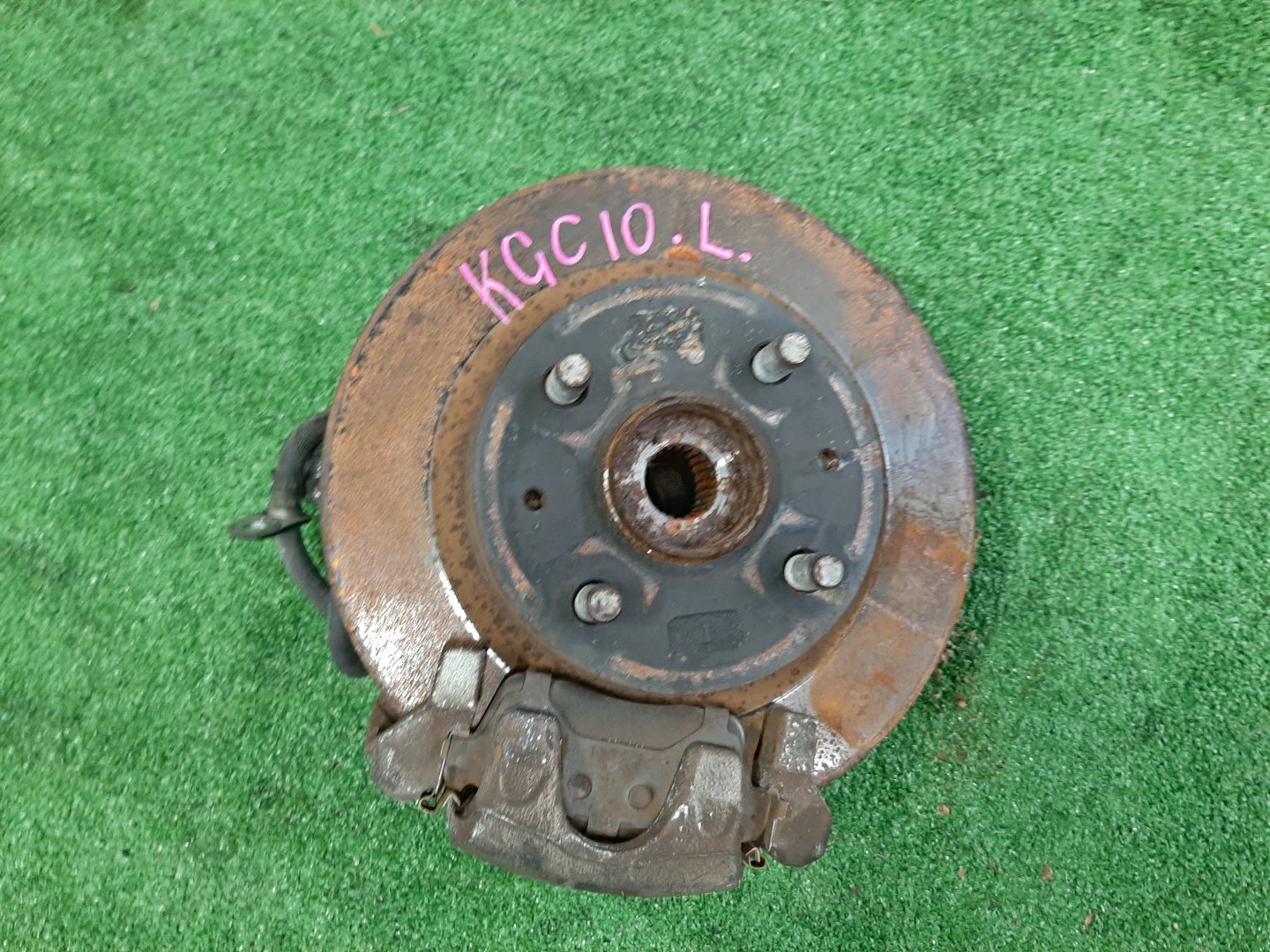 Ступица левая передняя TOYOTA PASSO, BOON KGC15, KGC10, QNC10, M301S, M310S, M300S 1KR-FE, K3-VE 1 ракурс
