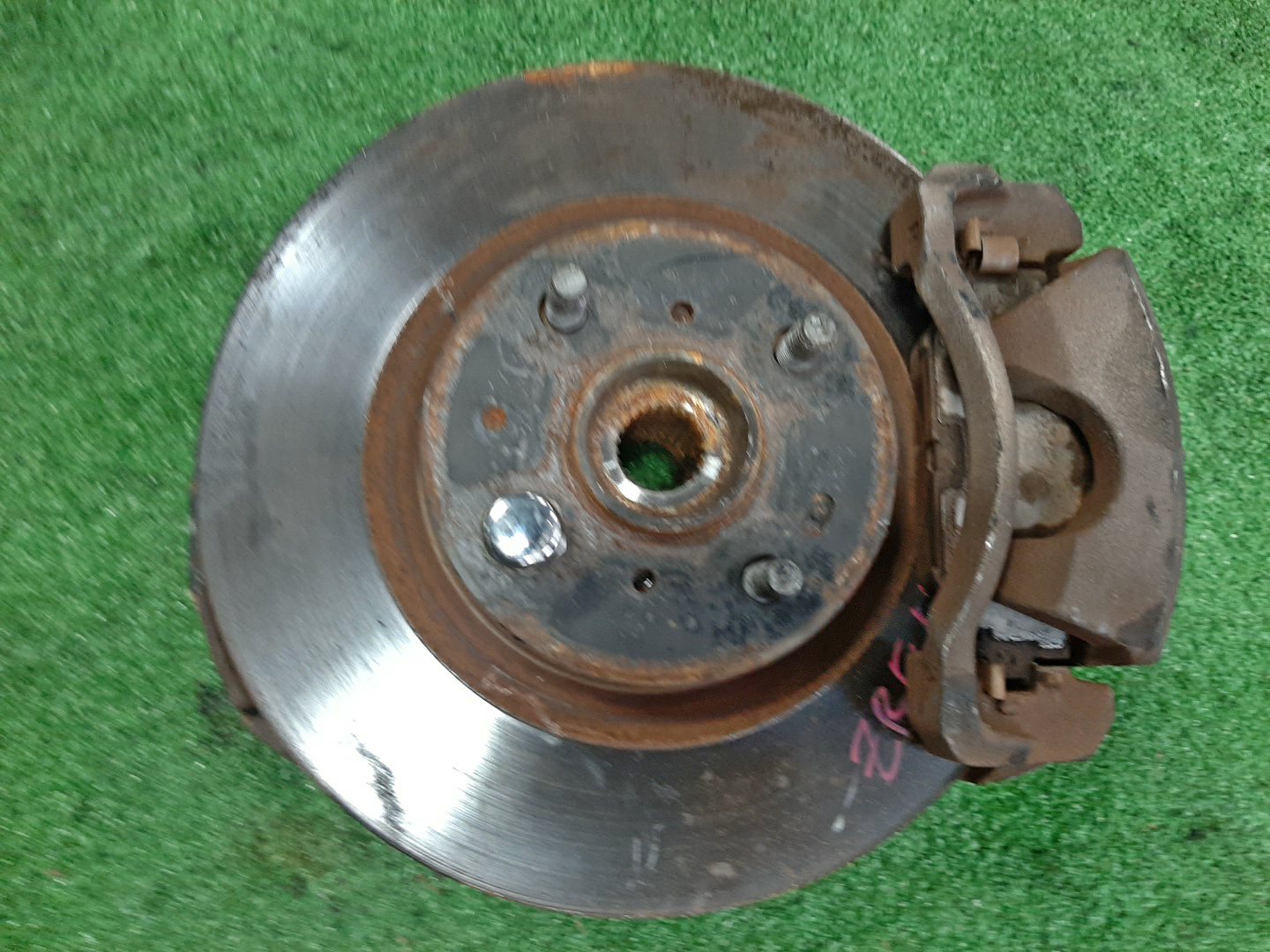 Ступица правая передняя TOYOTA AXIO, COROLLA FIELDER, COROLLA  AXIO, FIELDER NZE141, ZRE142, ZRE142G, NZE141G 1NZ-FE, 2ZR-FAE, 2ZR-FE 1 ракурс