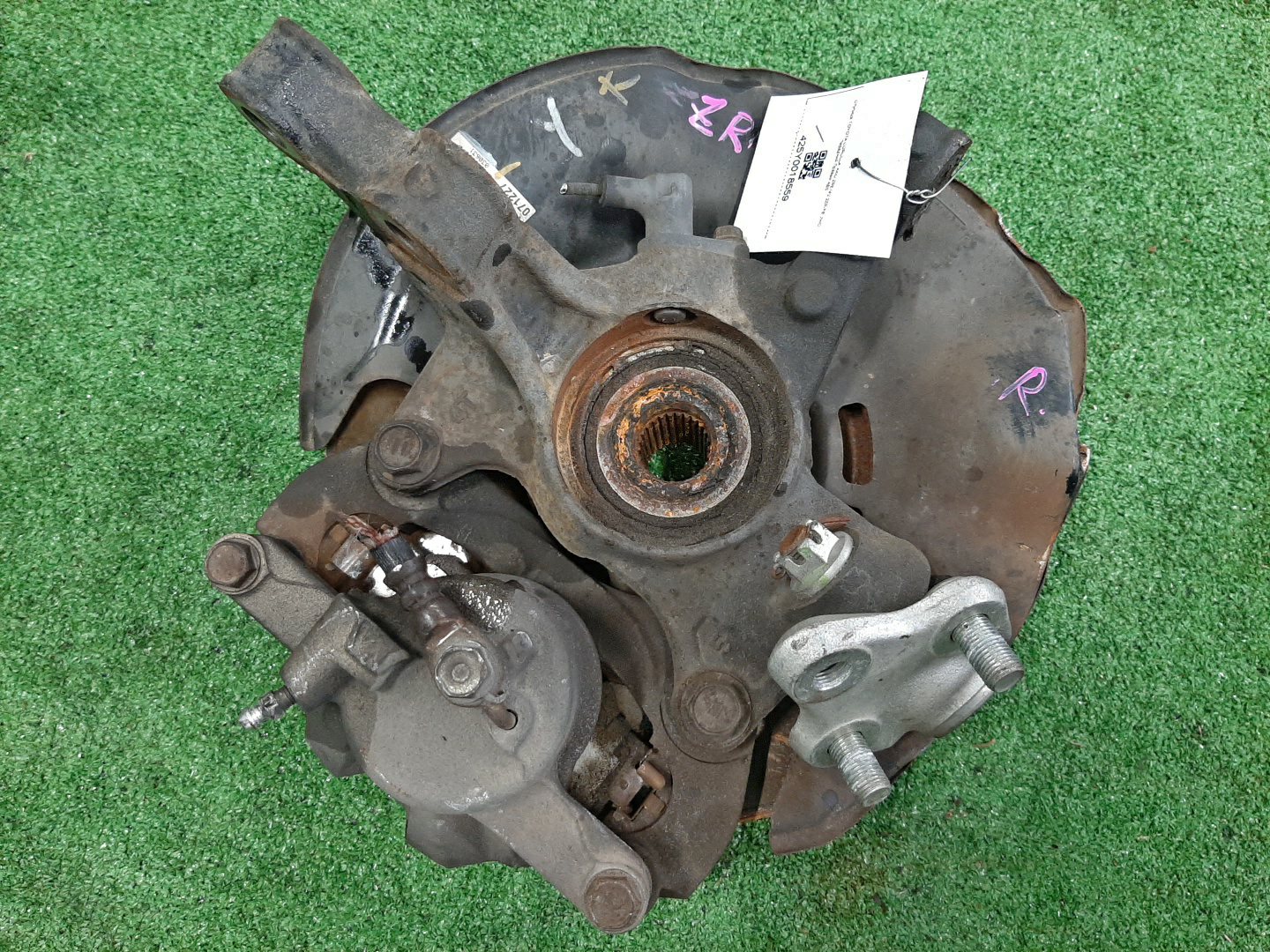 Ступица правая передняя TOYOTA AXIO, COROLLA FIELDER, COROLLA  AXIO, FIELDER NZE141, ZRE142, ZRE142G, NZE141G 1NZ-FE, 2ZR-FAE, 2ZR-FE 3 ракурс