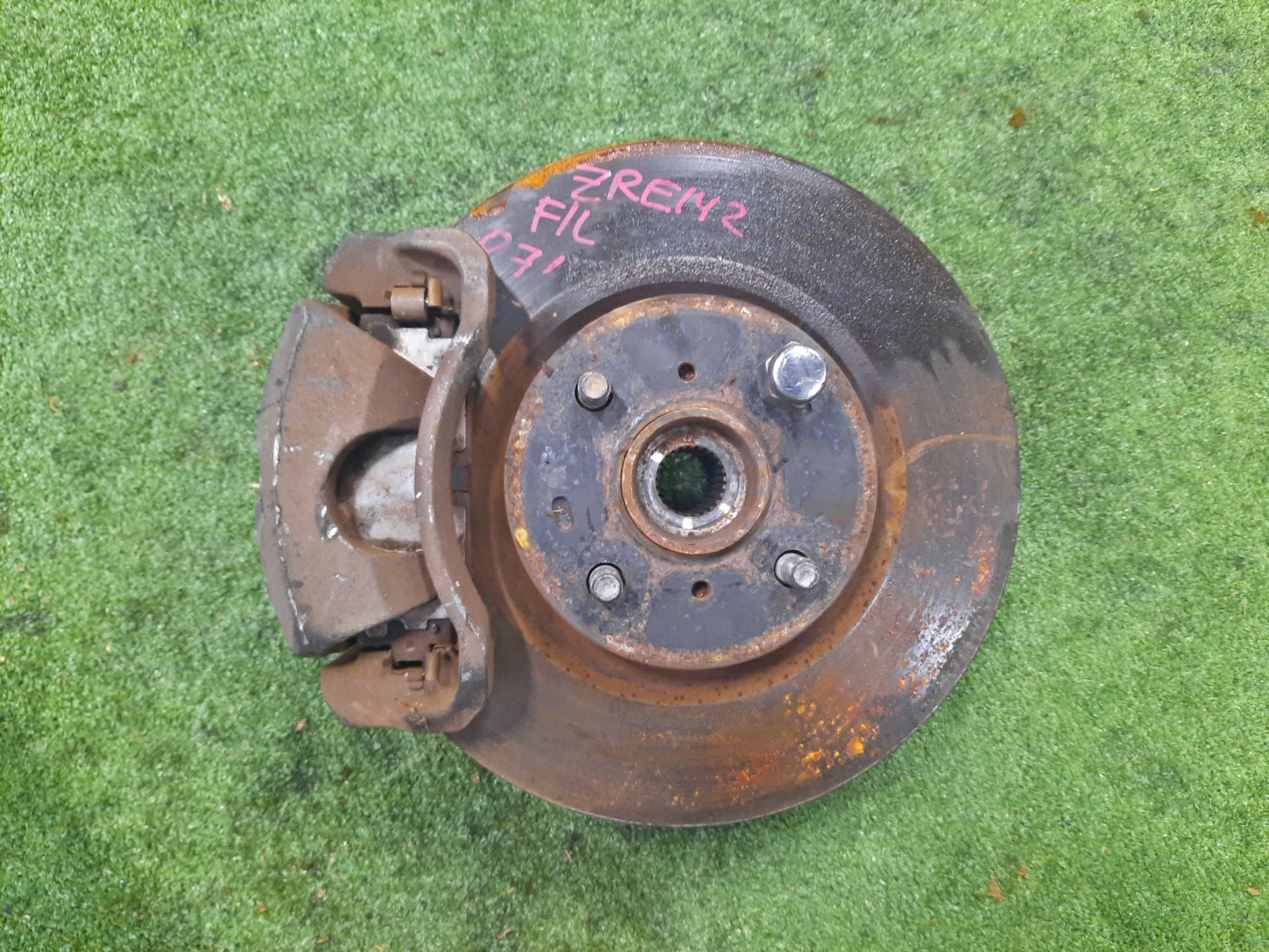 Ступица левая передняя TOYOTA AXIO, COROLLA FIELDER, COROLLA  AXIO, FIELDER NZE141, ZRE142, ZRE142G, NZE141G 1NZ-FE, 2ZR-FAE, 2ZR-FE 1 ракурс