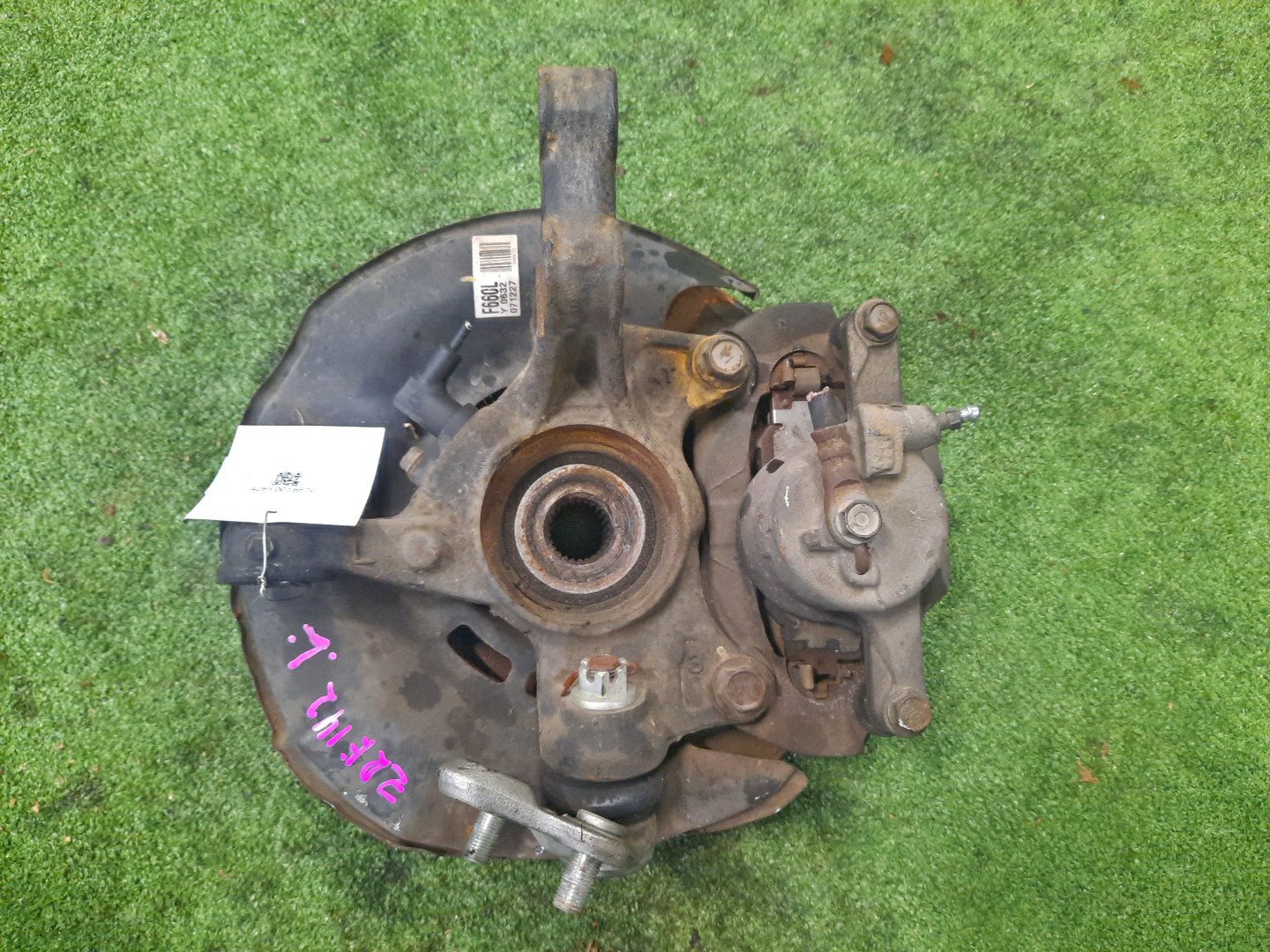 Ступица левая передняя TOYOTA AXIO, COROLLA FIELDER, COROLLA  AXIO, FIELDER NZE141, ZRE142, ZRE142G, NZE141G 1NZ-FE, 2ZR-FAE, 2ZR-FE 2 ракурс