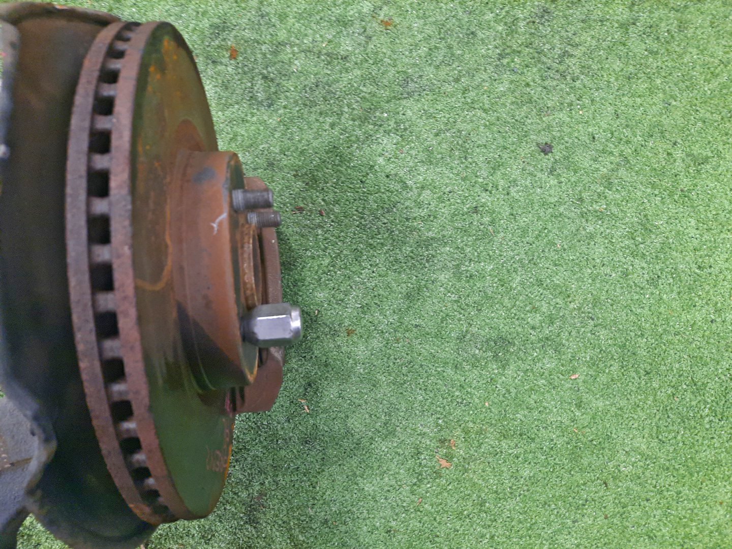 Ступица левая передняя TOYOTA AXIO, COROLLA FIELDER, COROLLA  AXIO, FIELDER NZE141, ZRE142, ZRE142G, NZE141G 1NZ-FE, 2ZR-FAE, 2ZR-FE 3 ракурс