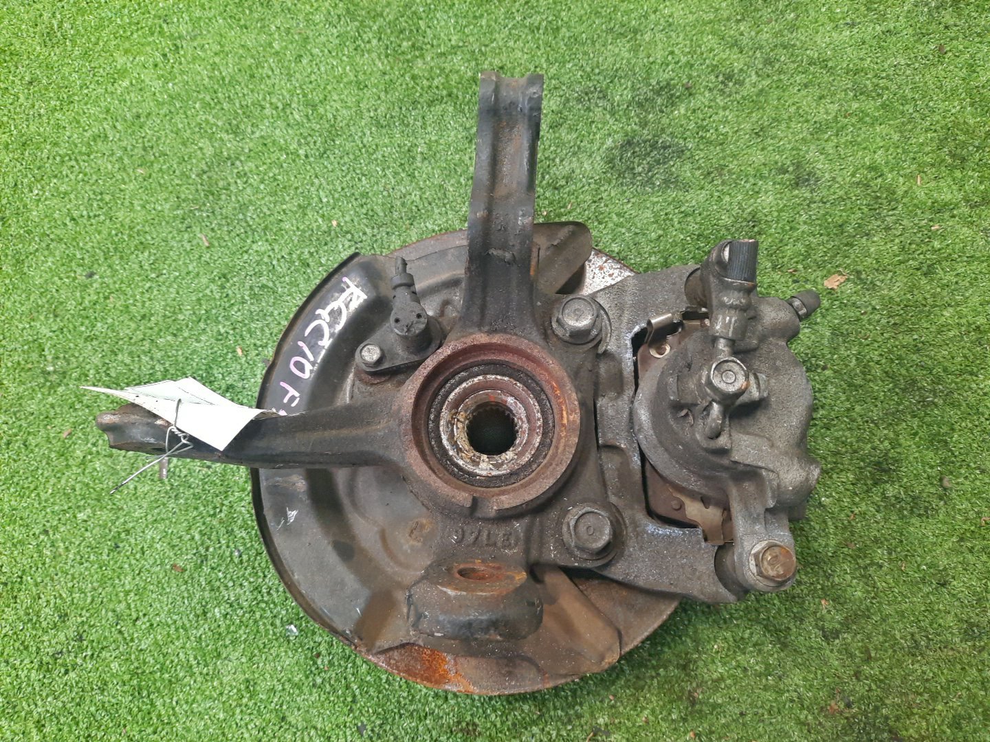 Ступица левая передняя TOYOTA PASSO, BOON KGC15, KGC10, QNC10, M301S, M310S, M300S 1KR-FE, K3-VE 2 ракурс