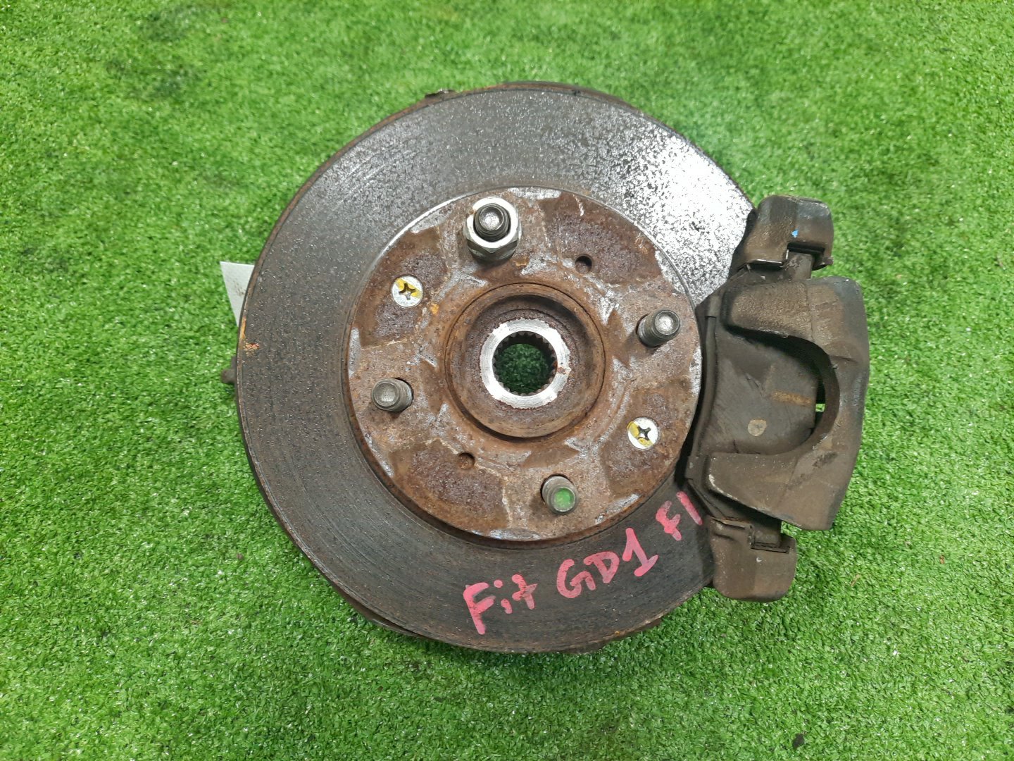 Ступица правая передняя HONDA FIT GD1 L13A 1 ракурс
