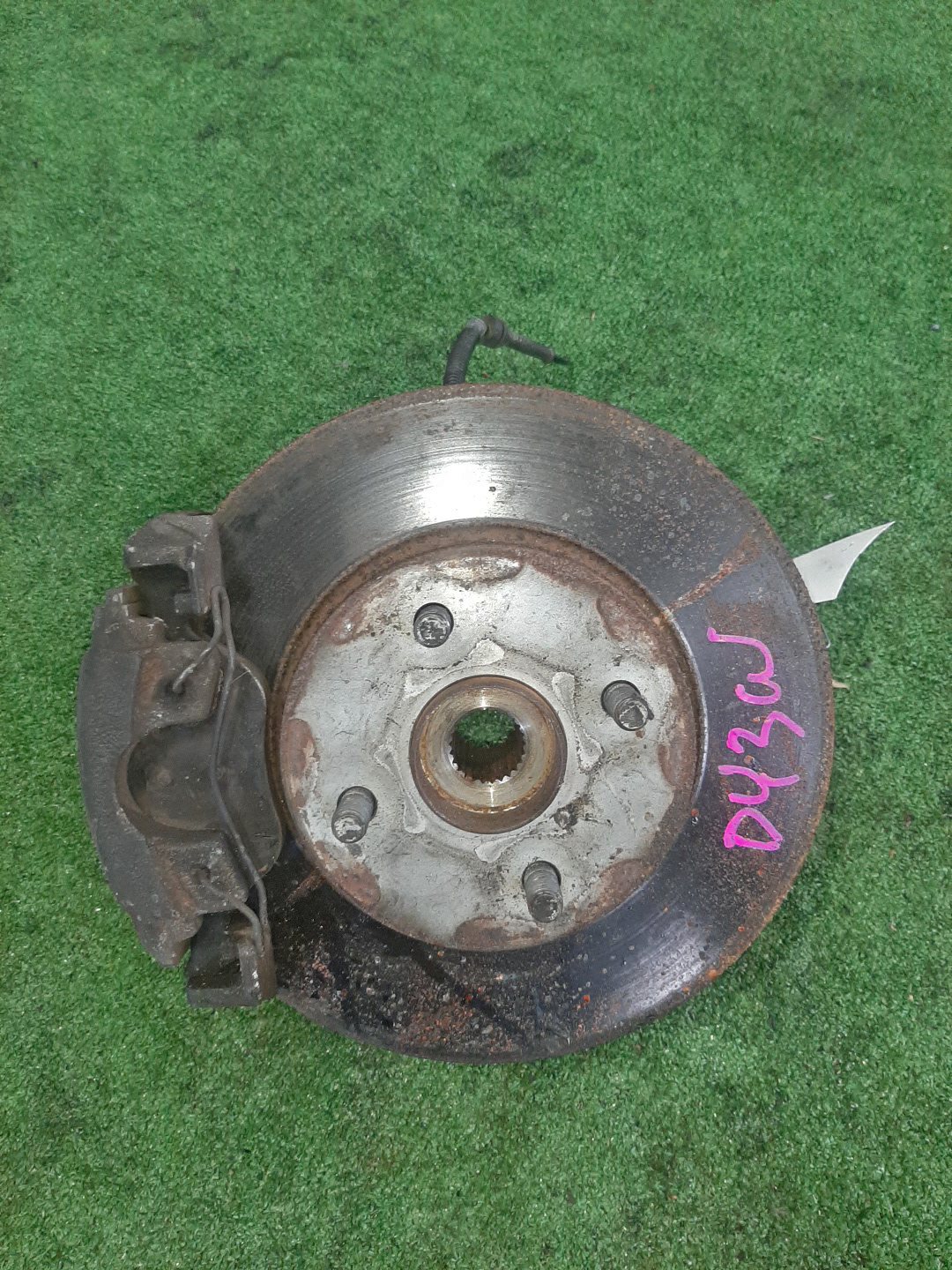 Ступица левая передняя  MAZDA DEMIO, VERISA DY3W, DY5W, DY3R, DY5R, DC5R, DC5W ZJ-VE, ZY-VE 1 ракурс