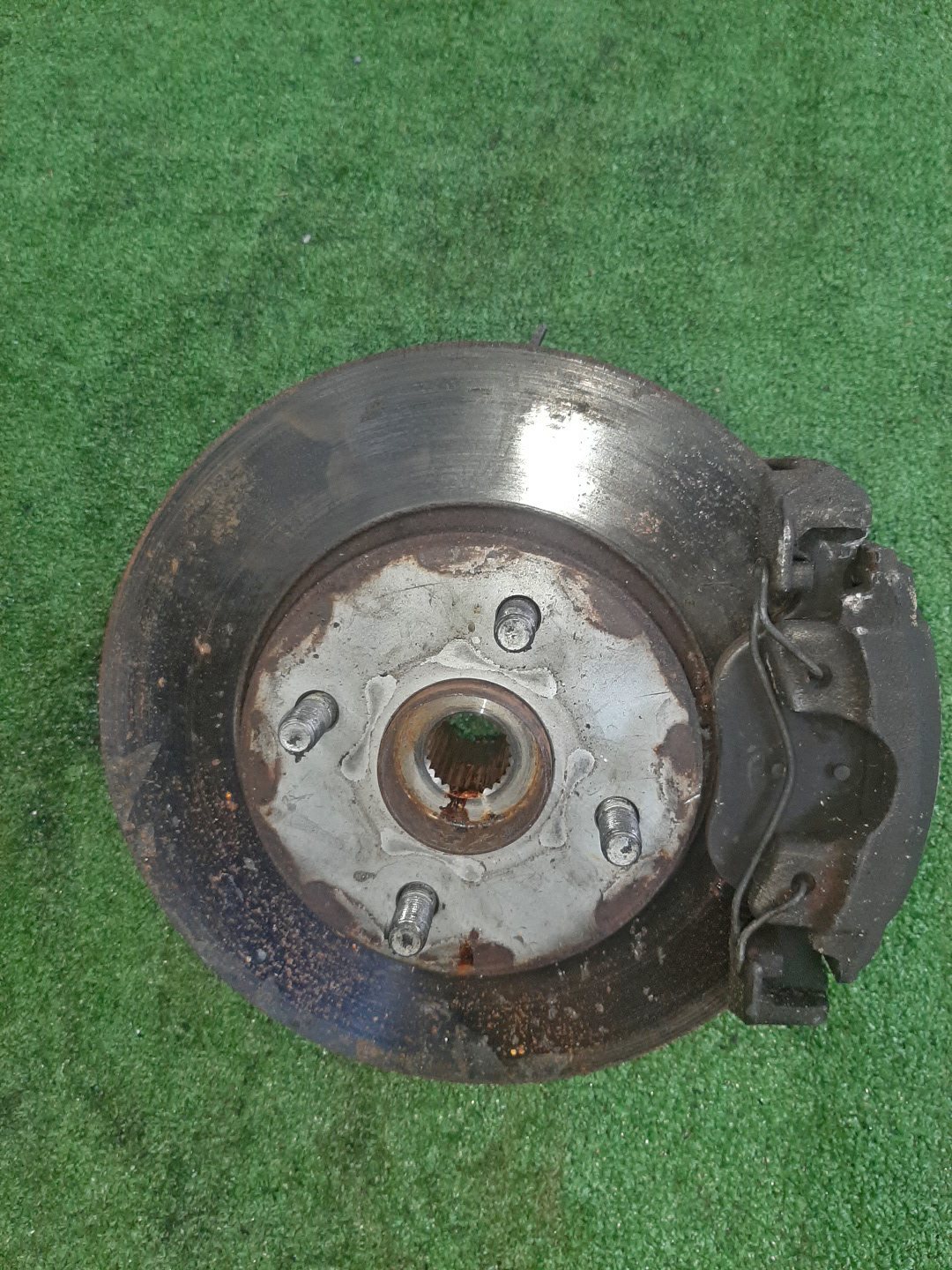 Ступица правая передняя  MAZDA DEMIO, VERISA DY3W, DY5W, DY3R, DY5R, DC5R, DC5W ZJ-VE, ZY-VE 1 ракурс