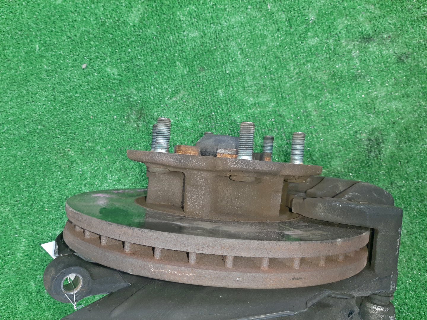 Ступица правая передняя MAZDA BONGO BRAWNY SKE6V, SK56V, SK26T, SK56T, SK54T FE, WL, R2 2 ракурс
