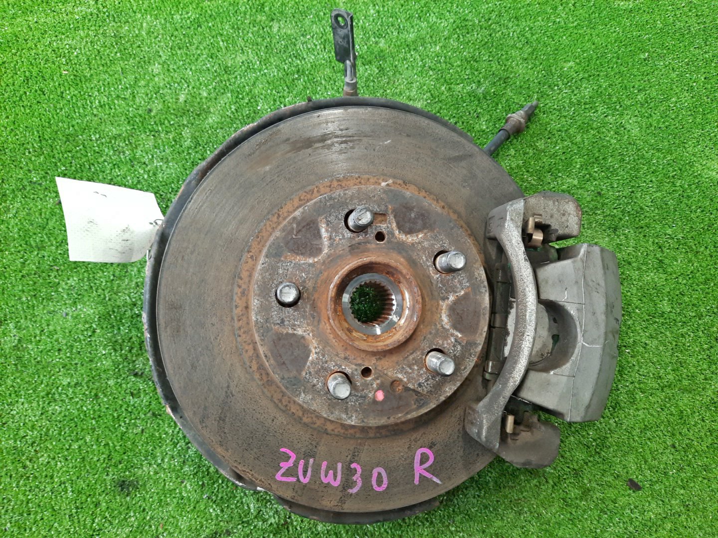 Ступица правая передняя TOYOTA CT200H, PRIUS ZWA10, ZVW35, ZVW30 2ZR-FXE 1 ракурс