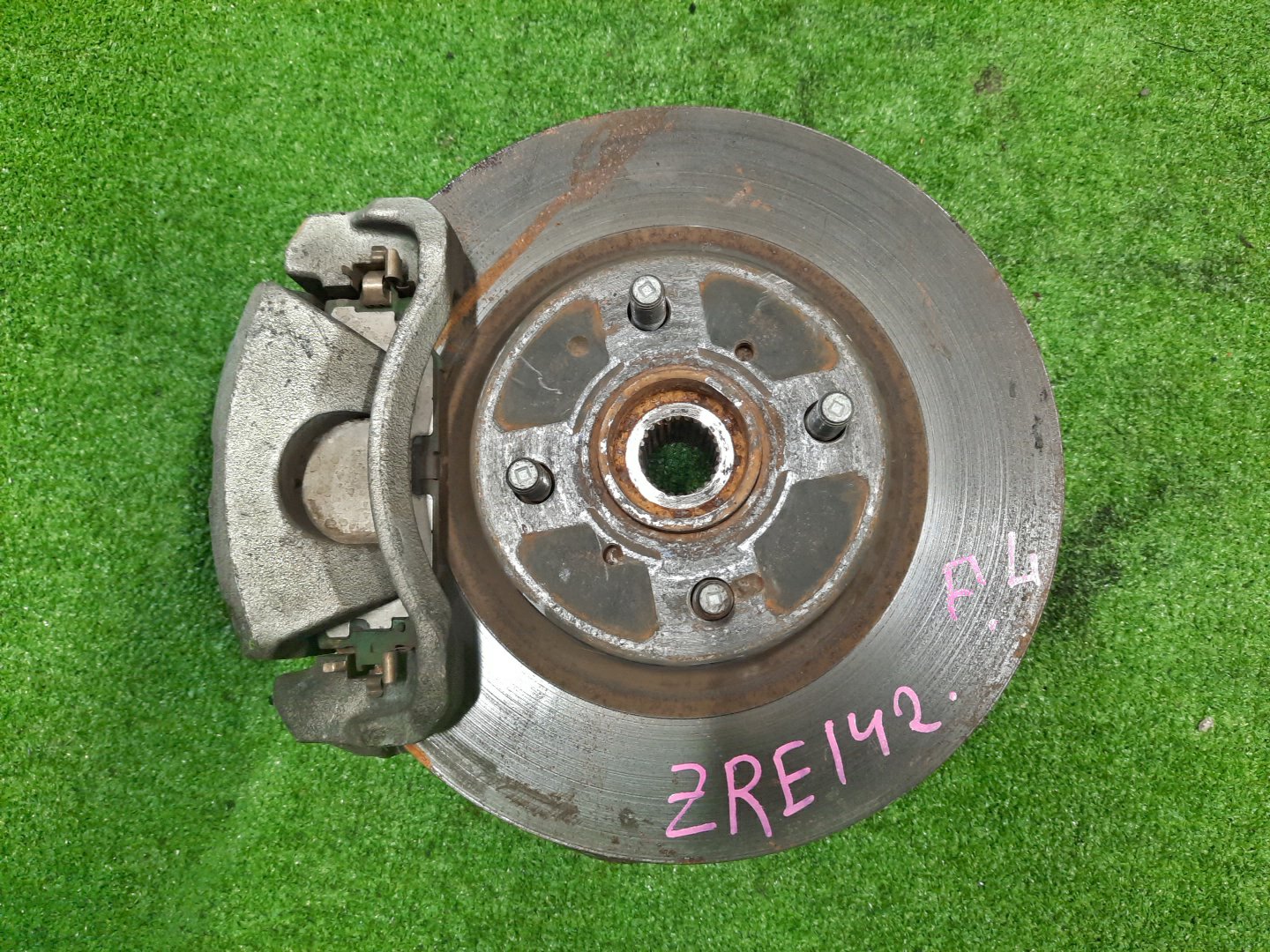 Ступица левая передняя TOYOTA AXIO, COROLLA FIELDER, COROLLA  AXIO, FIELDER NZE141, ZRE142, ZRE142G, NZE141G 1NZ-FE, 2ZR-FAE, 2ZR-FE 1 ракурс