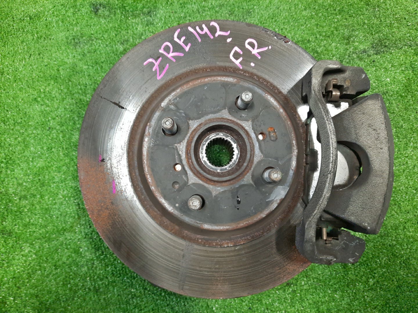 Ступица правая передняя TOYOTA AXIO, COROLLA FIELDER, COROLLA  AXIO, FIELDER NZE141, ZRE142, ZRE142G, NZE141G 1NZ-FE, 2ZR-FAE, 2ZR-FE 1 ракурс
