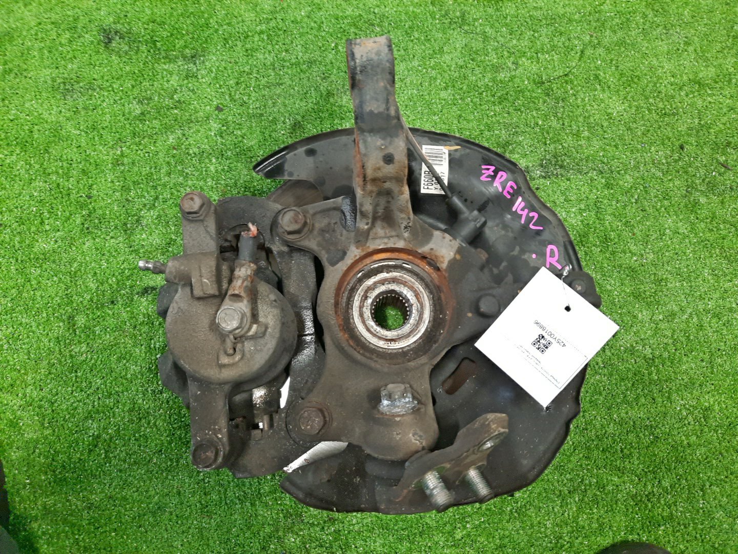 Ступица правая передняя TOYOTA AXIO, COROLLA FIELDER, COROLLA  AXIO, FIELDER NZE141, ZRE142, ZRE142G, NZE141G 1NZ-FE, 2ZR-FAE, 2ZR-FE 2 ракурс