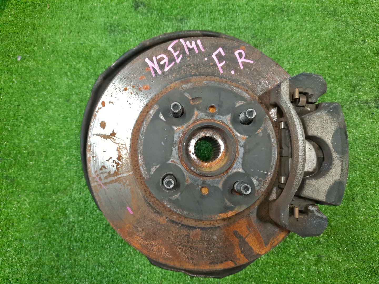 Ступица правая передняя TOYOTA AXIO, COROLLA FIELDER, COROLLA  AXIO, FIELDER NZE141, ZRE142, ZRE142G, NZE141G 1NZ-FE, 2ZR-FAE, 2ZR-FE 1 ракурс