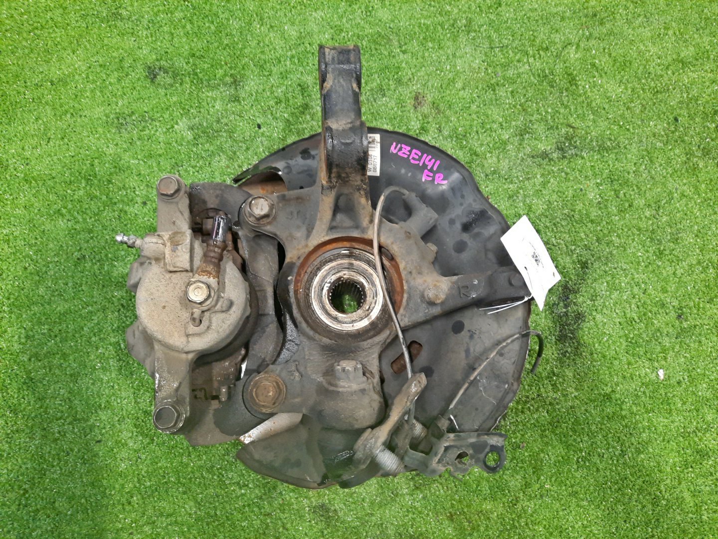 Ступица правая передняя TOYOTA AXIO, COROLLA FIELDER, COROLLA AXIO, FIELDER NZE141, ZRE142, ZRE142G, NZE141G 1NZ-FE, 2ZR-FAE, 2ZR-FE 2 ракурс Ступица правая передняя TOYOTA AXIO, COROLLA FIELDER, COROLLA AXIO, FIELDER NZE141, ZRE142, ZRE142G, NZE141G 1NZ-FE, 2ZR-FAE, 2ZR-FE 2 ракурс