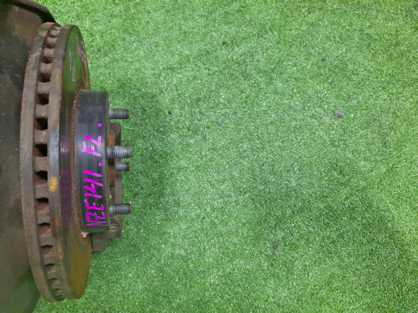 Ступица левая передняя TOYOTA AXIO, COROLLA FIELDER, COROLLA  AXIO, FIELDER NZE141, ZRE142, ZRE142G, NZE141G 1NZ-FE, 2ZR-FAE, 2ZR-FE 3 ракурс
