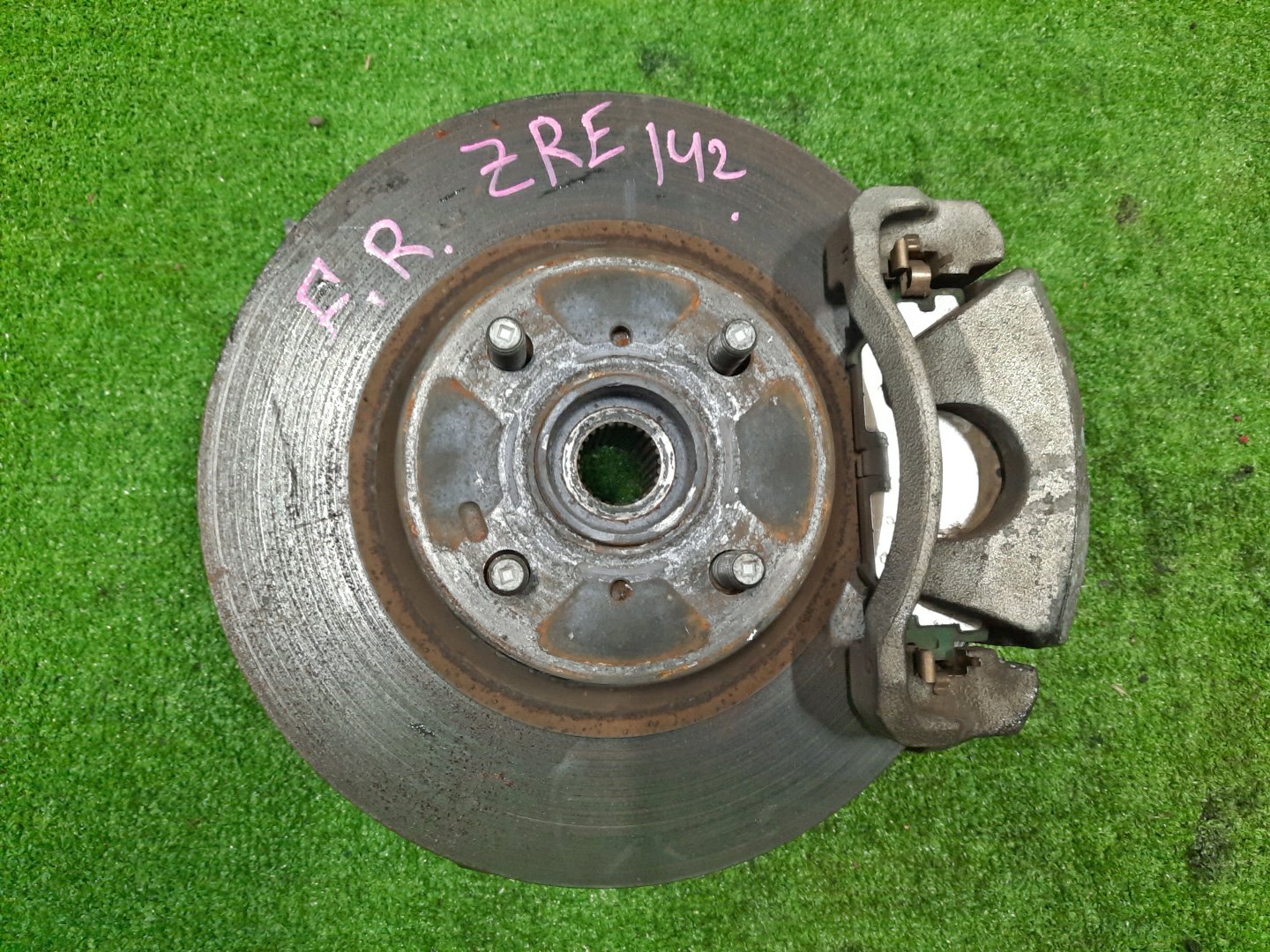 Ступица правая передняя TOYOTA AXIO, COROLLA FIELDER, COROLLA AXIO, FIELDER NZE141, ZRE142, ZRE142G, NZE141G 1NZ-FE, 2ZR-FAE, 2ZR-FE 1 ракурс Ступица правая передняя TOYOTA AXIO, COROLLA FIELDER, COROLLA AXIO, FIELDER NZE141, ZRE142, ZRE142G, NZE141G 1NZ-FE, 2ZR-FAE, 2ZR-FE 1 ракурс