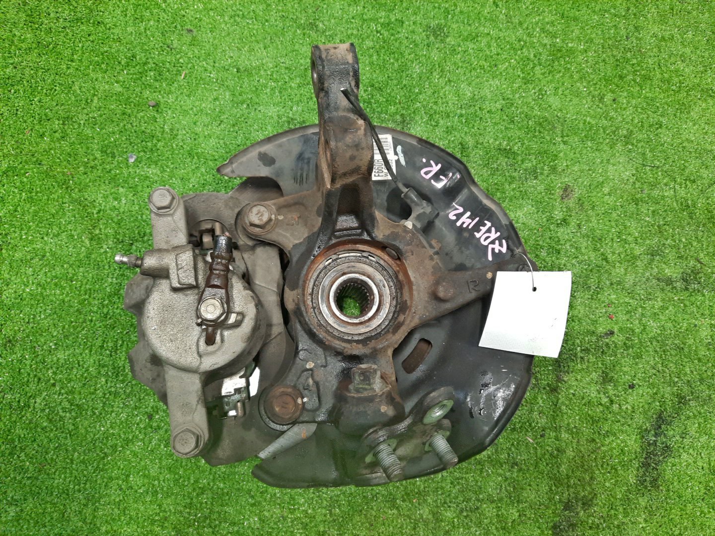 Ступица правая передняя TOYOTA AXIO, COROLLA FIELDER, COROLLA AXIO, FIELDER NZE141, ZRE142, ZRE142G, NZE141G 1NZ-FE, 2ZR-FAE, 2ZR-FE 2 ракурс Ступица правая передняя TOYOTA AXIO, COROLLA FIELDER, COROLLA AXIO, FIELDER NZE141, ZRE142, ZRE142G, NZE141G 1NZ-FE, 2ZR-FAE, 2ZR-FE 2 ракурс