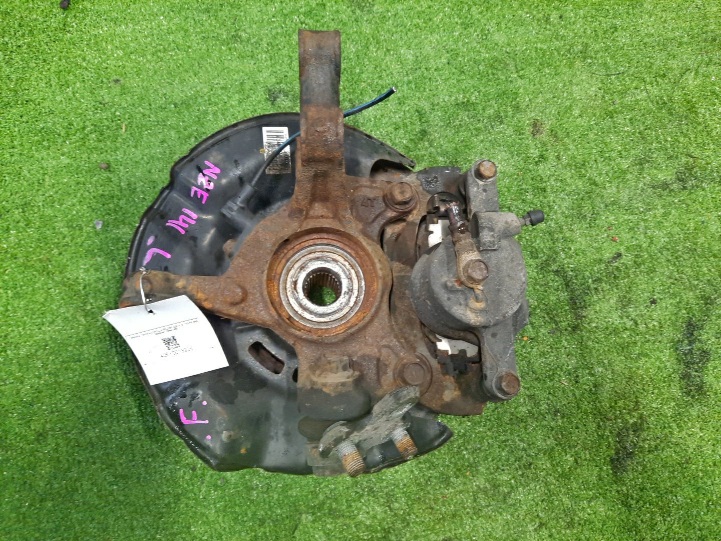 Ступица левая передняя TOYOTA AXIO, COROLLA FIELDER, COROLLA AXIO, FIELDER NZE141, ZRE142, ZRE142G, NZE141G 1NZ-FE, 2ZR-FAE, 2ZR-FE 2 ракурс Ступица левая передняя TOYOTA AXIO, COROLLA FIELDER, COROLLA AXIO, FIELDER NZE141, ZRE142, ZRE142G, NZE141G 1NZ-FE, 2ZR-FAE, 2ZR-FE 2 ракурс