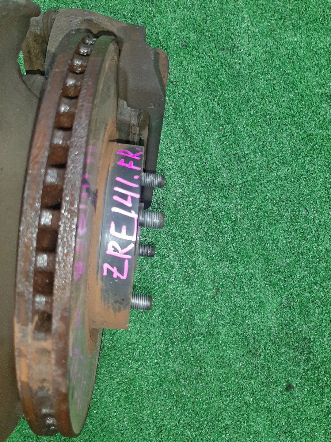 Ступица правая передняя TOYOTA AXIO, COROLLA FIELDER, COROLLA AXIO, FIELDER NZE141, ZRE142, ZRE142G, NZE141G 1NZ-FE, 2ZR-FAE, 2ZR-FE 2 ракурс Ступица правая передняя TOYOTA AXIO, COROLLA FIELDER, COROLLA AXIO, FIELDER NZE141, ZRE142, ZRE142G, NZE141G 1NZ-FE, 2ZR-FAE, 2ZR-FE 2 ракурс