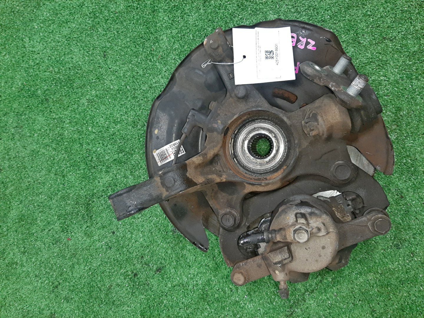 Ступица правая передняя TOYOTA AXIO, COROLLA FIELDER, COROLLA  AXIO, FIELDER NZE141, ZRE142, ZRE142G, NZE141G 1NZ-FE, 2ZR-FAE, 2ZR-FE 3 ракурс