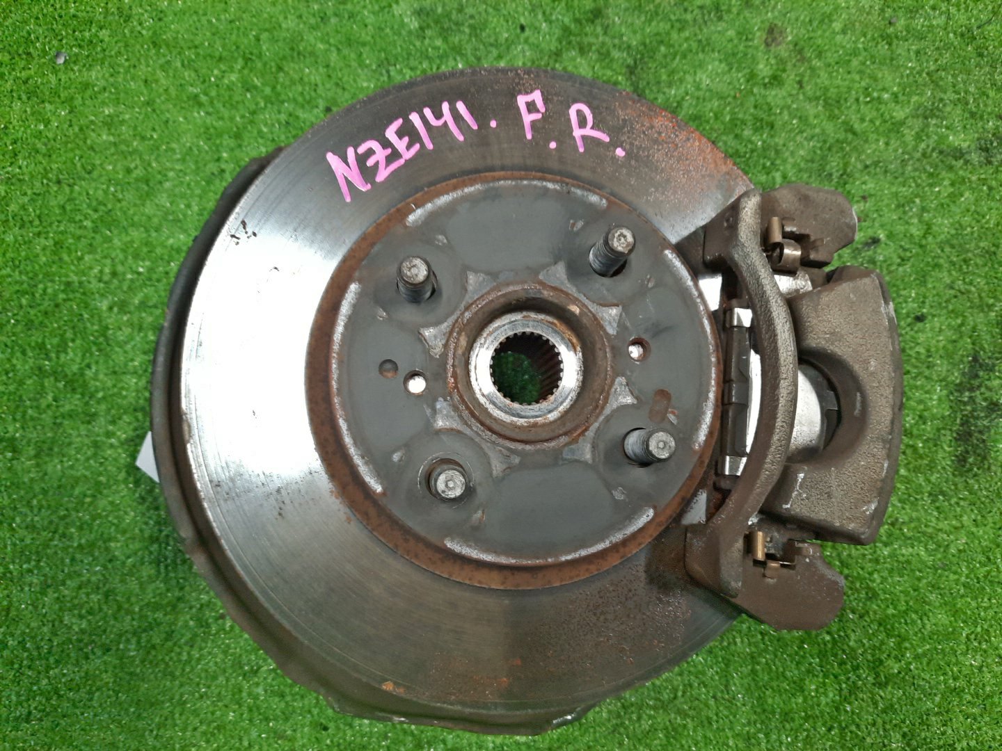 Ступица правая передняя TOYOTA AXIO, COROLLA FIELDER, COROLLA AXIO, FIELDER NZE141, ZRE142, ZRE142G, NZE141G 1NZ-FE, 2ZR-FAE, 2ZR-FE 1 ракурс Ступица правая передняя TOYOTA AXIO, COROLLA FIELDER, COROLLA AXIO, FIELDER NZE141, ZRE142, ZRE142G, NZE141G 1NZ-FE, 2ZR-FAE, 2ZR-FE 1 ракурс