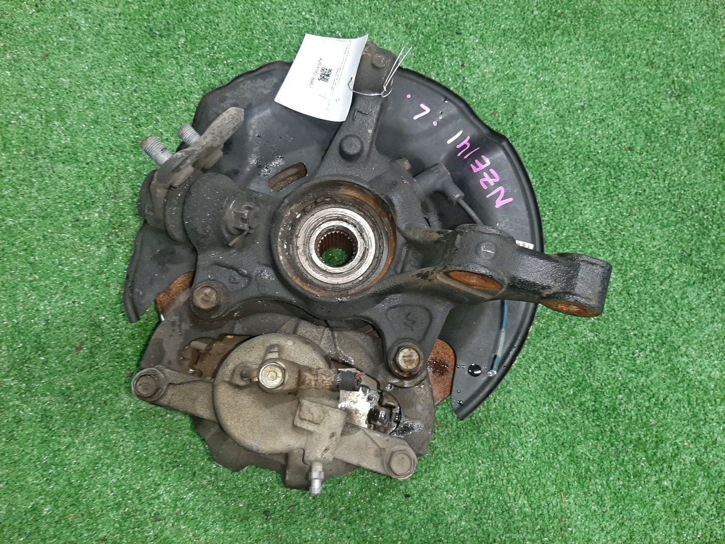 Ступица левая передняя TOYOTA AXIO, COROLLA FIELDER, COROLLA  AXIO, FIELDER NZE141, ZRE142, ZRE142G, NZE141G 1NZ-FE, 2ZR-FAE, 2ZR-FE 3 ракурс