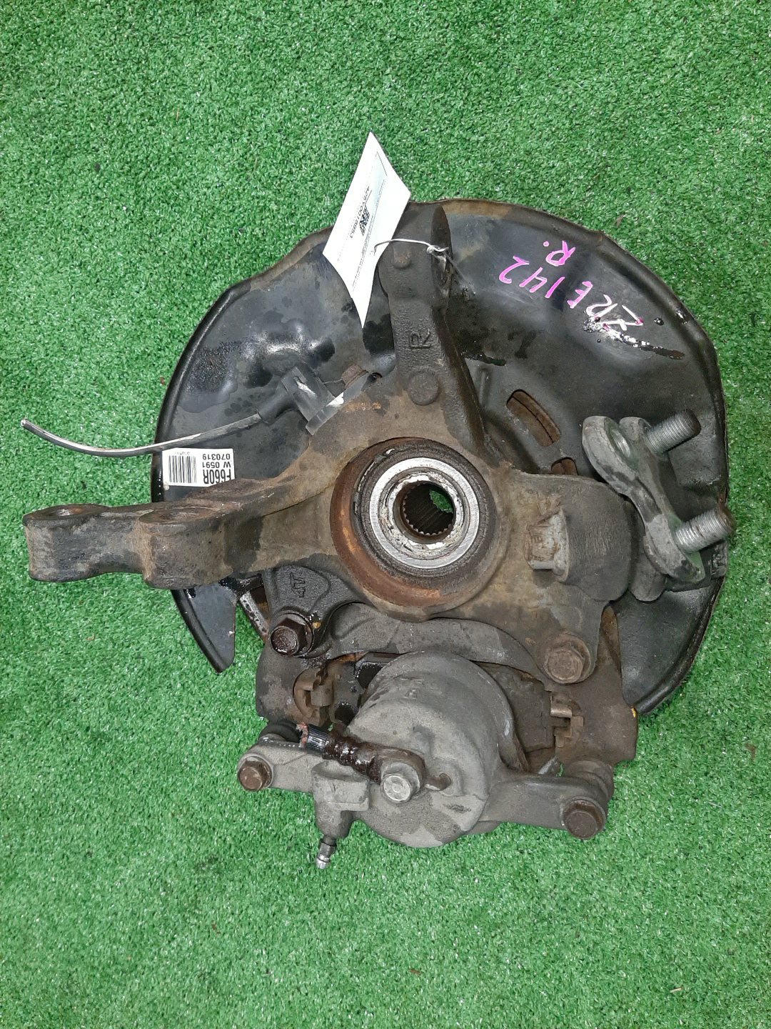 Ступица правая передняя TOYOTA AXIO, COROLLA FIELDER, COROLLA  AXIO, FIELDER NZE141, ZRE142, ZRE142G, NZE141G 1NZ-FE, 2ZR-FAE, 2ZR-FE 3 ракурс
