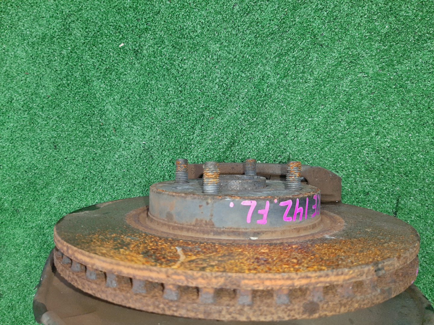 Ступица левая передняя TOYOTA AXIO, COROLLA FIELDER, COROLLA AXIO, FIELDER NZE141, ZRE142, ZRE142G, NZE141G 1NZ-FE, 2ZR-FAE, 2ZR-FE 2 ракурс Ступица левая передняя TOYOTA AXIO, COROLLA FIELDER, COROLLA AXIO, FIELDER NZE141, ZRE142, ZRE142G, NZE141G 1NZ-FE, 2ZR-FAE, 2ZR-FE 2 ракурс