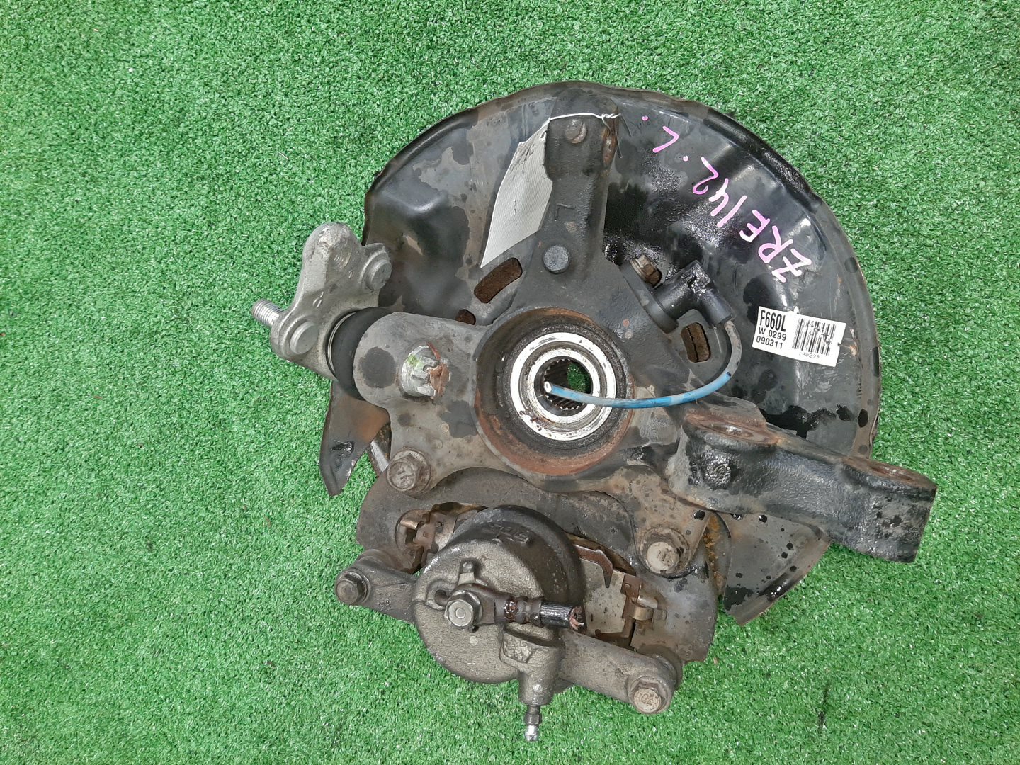 Ступица левая передняя TOYOTA AXIO, COROLLA FIELDER, COROLLA  AXIO, FIELDER NZE141, ZRE142, ZRE142G, NZE141G 1NZ-FE, 2ZR-FAE, 2ZR-FE 3 ракурс