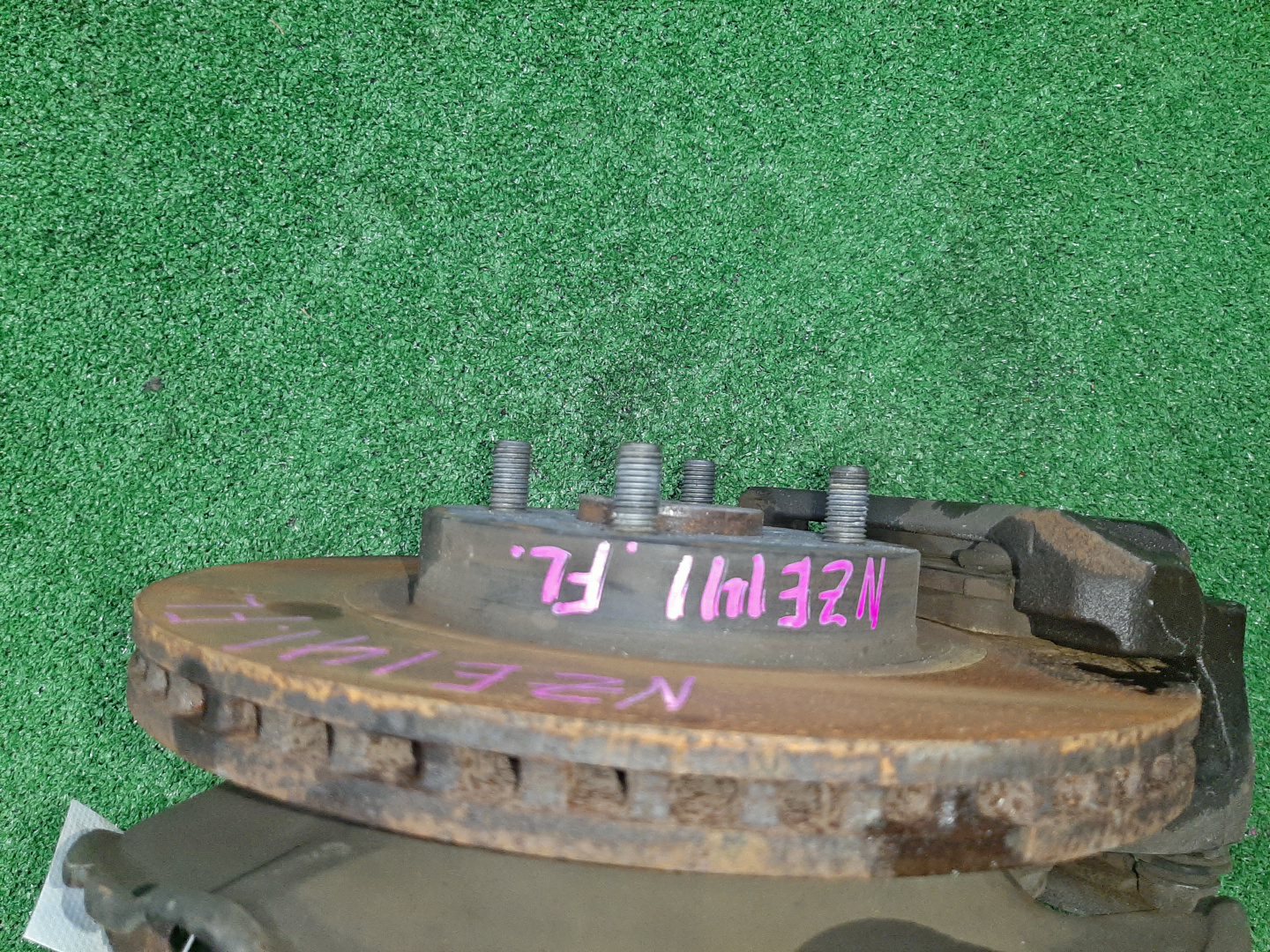 Ступица левая передняя TOYOTA AXIO, COROLLA FIELDER, COROLLA AXIO, FIELDER NZE141, ZRE142, ZRE142G, NZE141G 1NZ-FE, 2ZR-FAE, 2ZR-FE 2 ракурс Ступица левая передняя TOYOTA AXIO, COROLLA FIELDER, COROLLA AXIO, FIELDER NZE141, ZRE142, ZRE142G, NZE141G 1NZ-FE, 2ZR-FAE, 2ZR-FE 2 ракурс