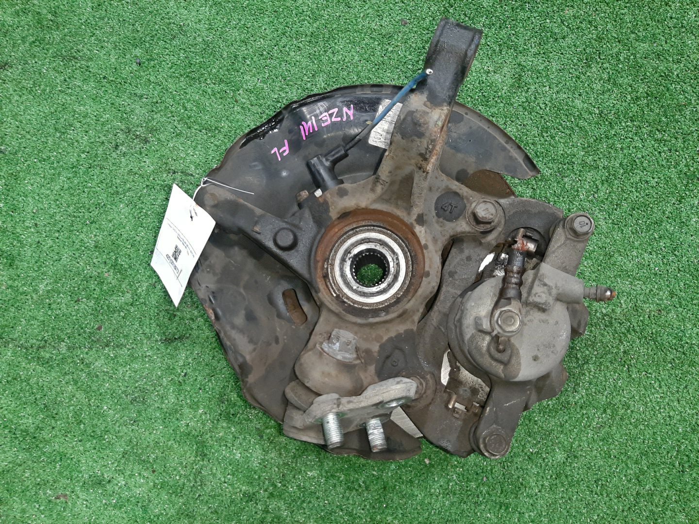 Ступица левая передняя TOYOTA AXIO, COROLLA FIELDER, COROLLA  AXIO, FIELDER NZE141, ZRE142, ZRE142G, NZE141G 1NZ-FE, 2ZR-FAE, 2ZR-FE 3 ракурс