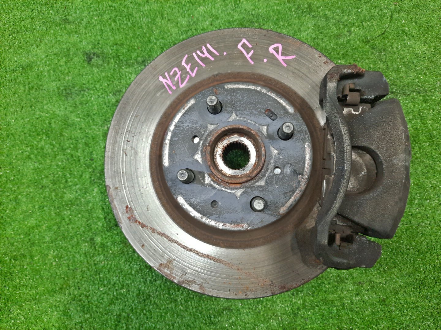 Ступица правая передняя TOYOTA AXIO, COROLLA FIELDER, COROLLA AXIO, FIELDER NZE141, ZRE142, ZRE142G, NZE141G 1NZ-FE, 2ZR-FAE, 2ZR-FE 1 ракурс Ступица правая передняя TOYOTA AXIO, COROLLA FIELDER, COROLLA AXIO, FIELDER NZE141, ZRE142, ZRE142G, NZE141G 1NZ-FE, 2ZR-FAE, 2ZR-FE 1 ракурс