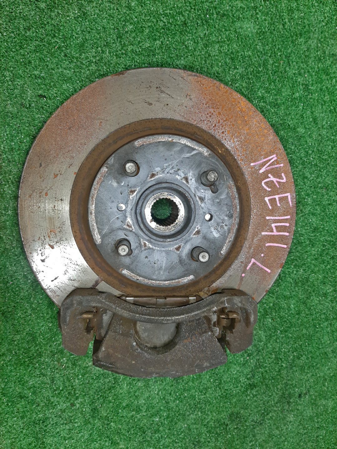 Ступица правая передняя TOYOTA AXIO, COROLLA FIELDER, COROLLA AXIO, FIELDER NZE141, ZRE142, ZRE142G, NZE141G 1NZ-FE, 2ZR-FAE, 2ZR-FE 1 ракурс Ступица правая передняя TOYOTA AXIO, COROLLA FIELDER, COROLLA AXIO, FIELDER NZE141, ZRE142, ZRE142G, NZE141G 1NZ-FE, 2ZR-FAE, 2ZR-FE 1 ракурс