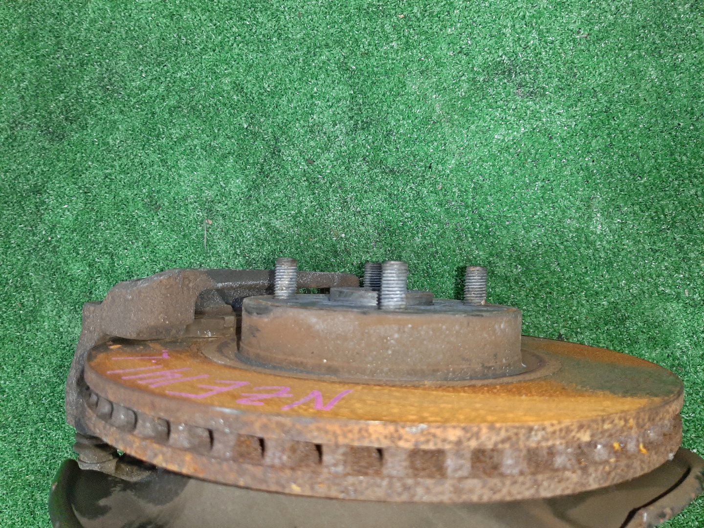 Ступица правая передняя TOYOTA AXIO, COROLLA FIELDER, COROLLA AXIO, FIELDER NZE141, ZRE142, ZRE142G, NZE141G 1NZ-FE, 2ZR-FAE, 2ZR-FE 2 ракурс Ступица правая передняя TOYOTA AXIO, COROLLA FIELDER, COROLLA AXIO, FIELDER NZE141, ZRE142, ZRE142G, NZE141G 1NZ-FE, 2ZR-FAE, 2ZR-FE 2 ракурс