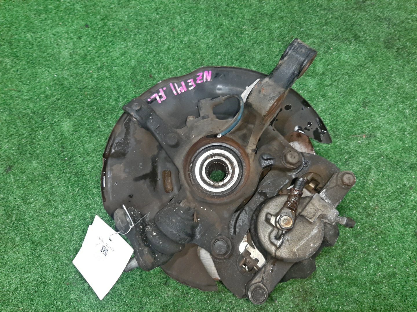 Ступица левая передняя TOYOTA AXIO, COROLLA FIELDER, COROLLA  AXIO, FIELDER NZE141, ZRE142, ZRE142G, NZE141G 1NZ-FE, 2ZR-FAE, 2ZR-FE 3 ракурс
