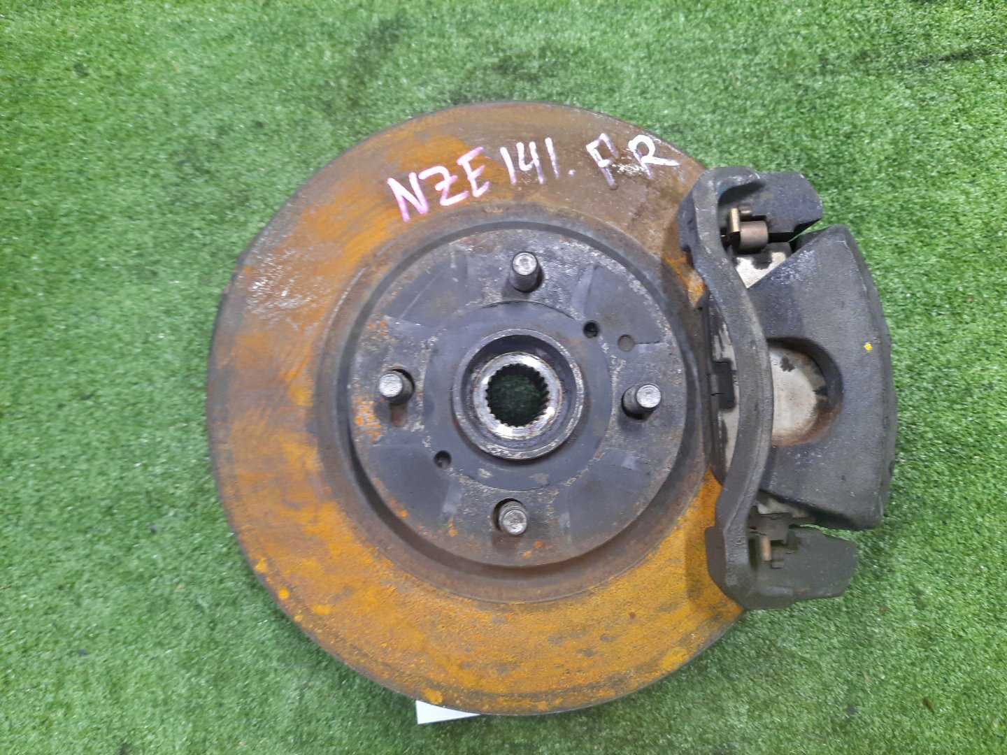 Ступица правая передняя TOYOTA AXIO, COROLLA FIELDER, COROLLA AXIO, FIELDER NZE141, ZRE142, ZRE142G, NZE141G 1NZ-FE, 2ZR-FAE, 2ZR-FE 1 ракурс Ступица правая передняя TOYOTA AXIO, COROLLA FIELDER, COROLLA AXIO, FIELDER NZE141, ZRE142, ZRE142G, NZE141G 1NZ-FE, 2ZR-FAE, 2ZR-FE 1 ракурс