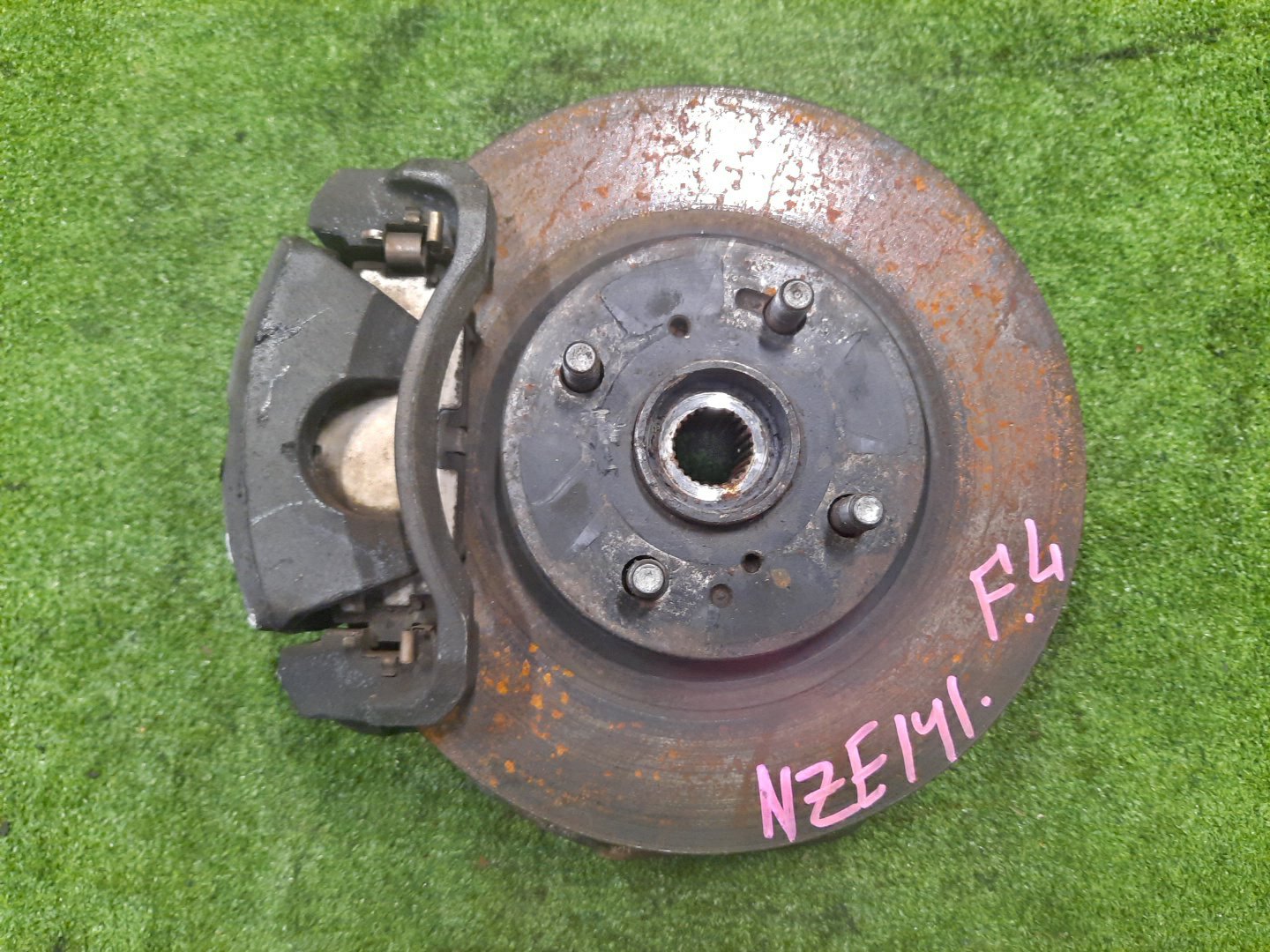 Ступица левая передняя TOYOTA AXIO, COROLLA FIELDER, COROLLA AXIO, FIELDER NZE141, ZRE142, ZRE142G, NZE141G 1NZ-FE, 2ZR-FAE, 2ZR-FE 1 ракурс Ступица левая передняя TOYOTA AXIO, COROLLA FIELDER, COROLLA AXIO, FIELDER NZE141, ZRE142, ZRE142G, NZE141G 1NZ-FE, 2ZR-FAE, 2ZR-FE 1 ракурс
