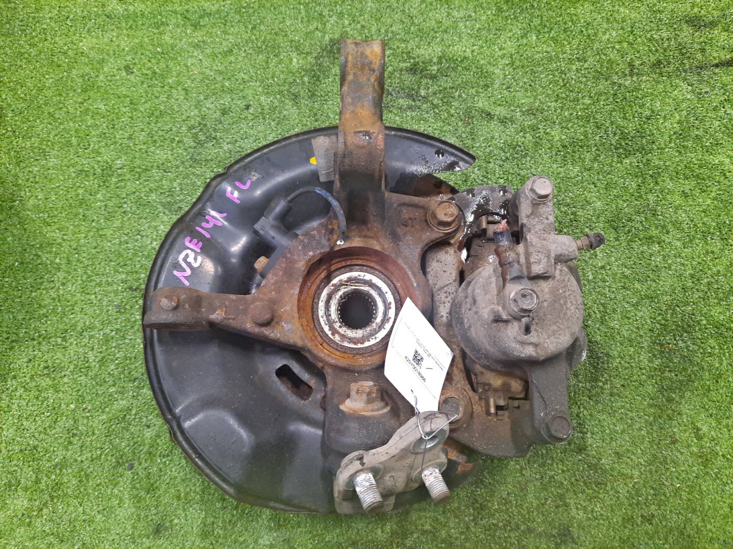 Ступица левая передняя TOYOTA AXIO, COROLLA FIELDER, COROLLA AXIO, FIELDER NZE141, ZRE142, ZRE142G, NZE141G 1NZ-FE, 2ZR-FAE, 2ZR-FE 2 ракурс Ступица левая передняя TOYOTA AXIO, COROLLA FIELDER, COROLLA AXIO, FIELDER NZE141, ZRE142, ZRE142G, NZE141G 1NZ-FE, 2ZR-FAE, 2ZR-FE 2 ракурс