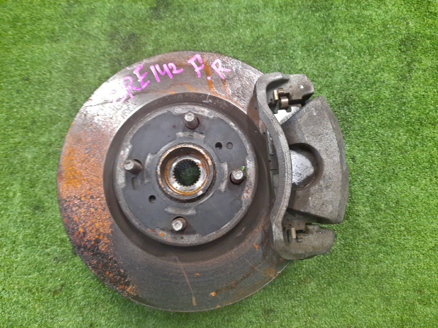 Ступица правая передняя TOYOTA AXIO, COROLLA FIELDER, COROLLA AXIO, FIELDER NZE141, ZRE142, ZRE142G, NZE141G 1NZ-FE, 2ZR-FAE, 2ZR-FE 1 ракурс Ступица правая передняя TOYOTA AXIO, COROLLA FIELDER, COROLLA AXIO, FIELDER NZE141, ZRE142, ZRE142G, NZE141G 1NZ-FE, 2ZR-FAE, 2ZR-FE 1 ракурс