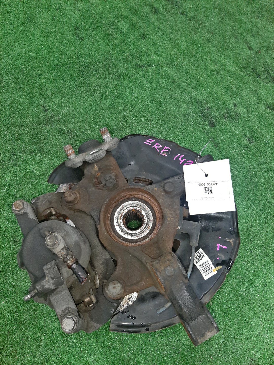 Ступица левая передняя TOYOTA AXIO, COROLLA FIELDER, COROLLA  AXIO, FIELDER NZE141, ZRE142, ZRE142G, NZE141G 1NZ-FE, 2ZR-FAE, 2ZR-FE 3 ракурс