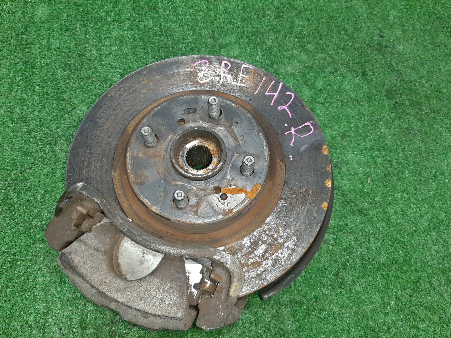 Ступица правая передняя TOYOTA AXIO, COROLLA FIELDER, COROLLA AXIO, FIELDER NZE141, ZRE142, ZRE142G, NZE141G 1NZ-FE, 2ZR-FAE, 2ZR-FE 1 ракурс Ступица правая передняя TOYOTA AXIO, COROLLA FIELDER, COROLLA AXIO, FIELDER NZE141, ZRE142, ZRE142G, NZE141G 1NZ-FE, 2ZR-FAE, 2ZR-FE 1 ракурс
