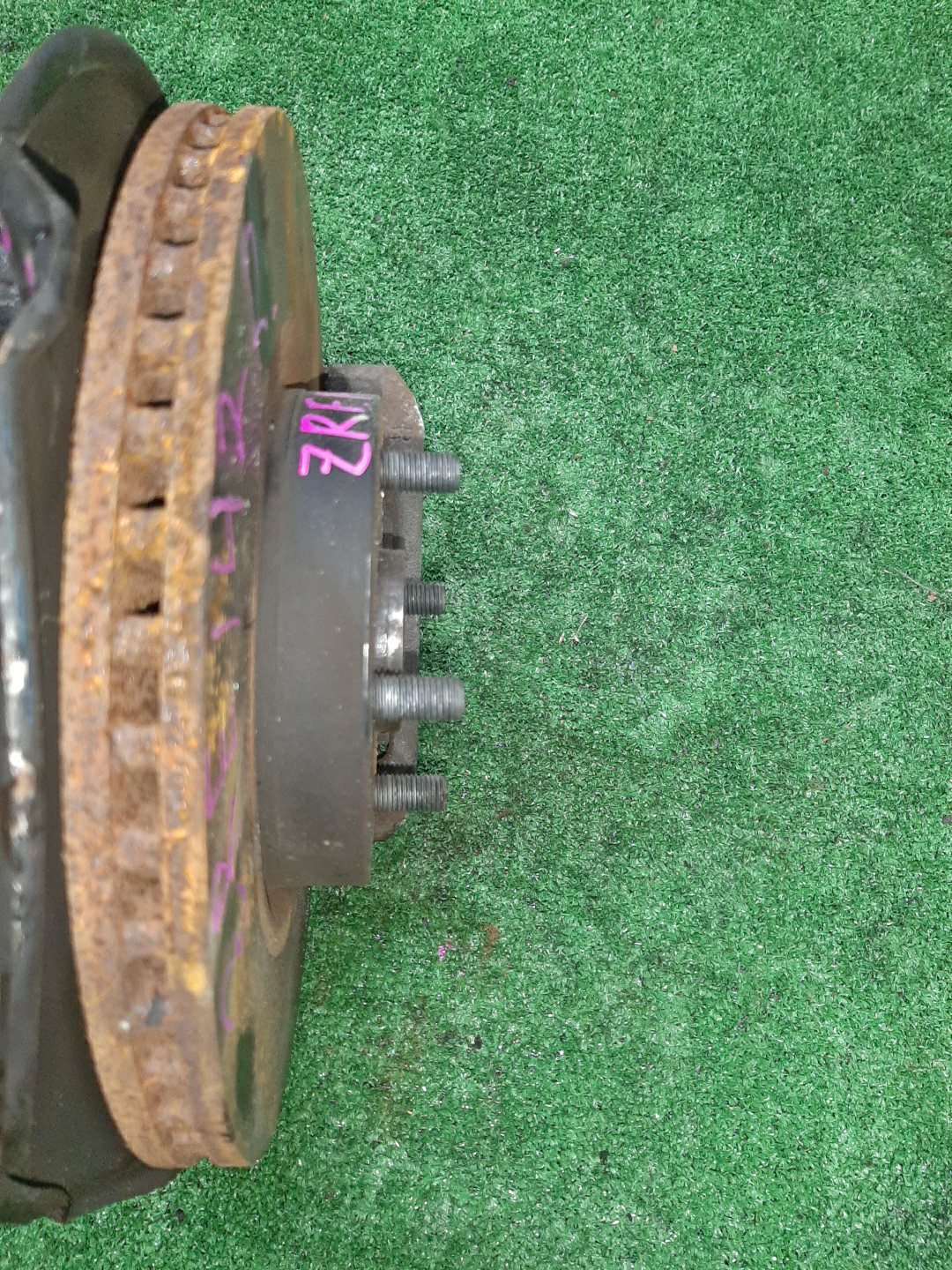 Ступица правая передняя TOYOTA AXIO, COROLLA FIELDER, COROLLA AXIO, FIELDER NZE141, ZRE142, ZRE142G, NZE141G 1NZ-FE, 2ZR-FAE, 2ZR-FE 2 ракурс Ступица правая передняя TOYOTA AXIO, COROLLA FIELDER, COROLLA AXIO, FIELDER NZE141, ZRE142, ZRE142G, NZE141G 1NZ-FE, 2ZR-FAE, 2ZR-FE 2 ракурс