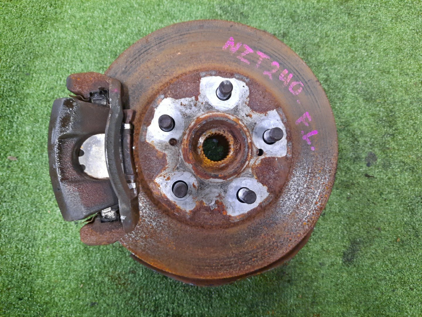 Ступица левая передняя TOYOTA PREMIO, ALLION ZZT240, NZT240 1ZZ-FE, 1NZ-FE 1 ракурс